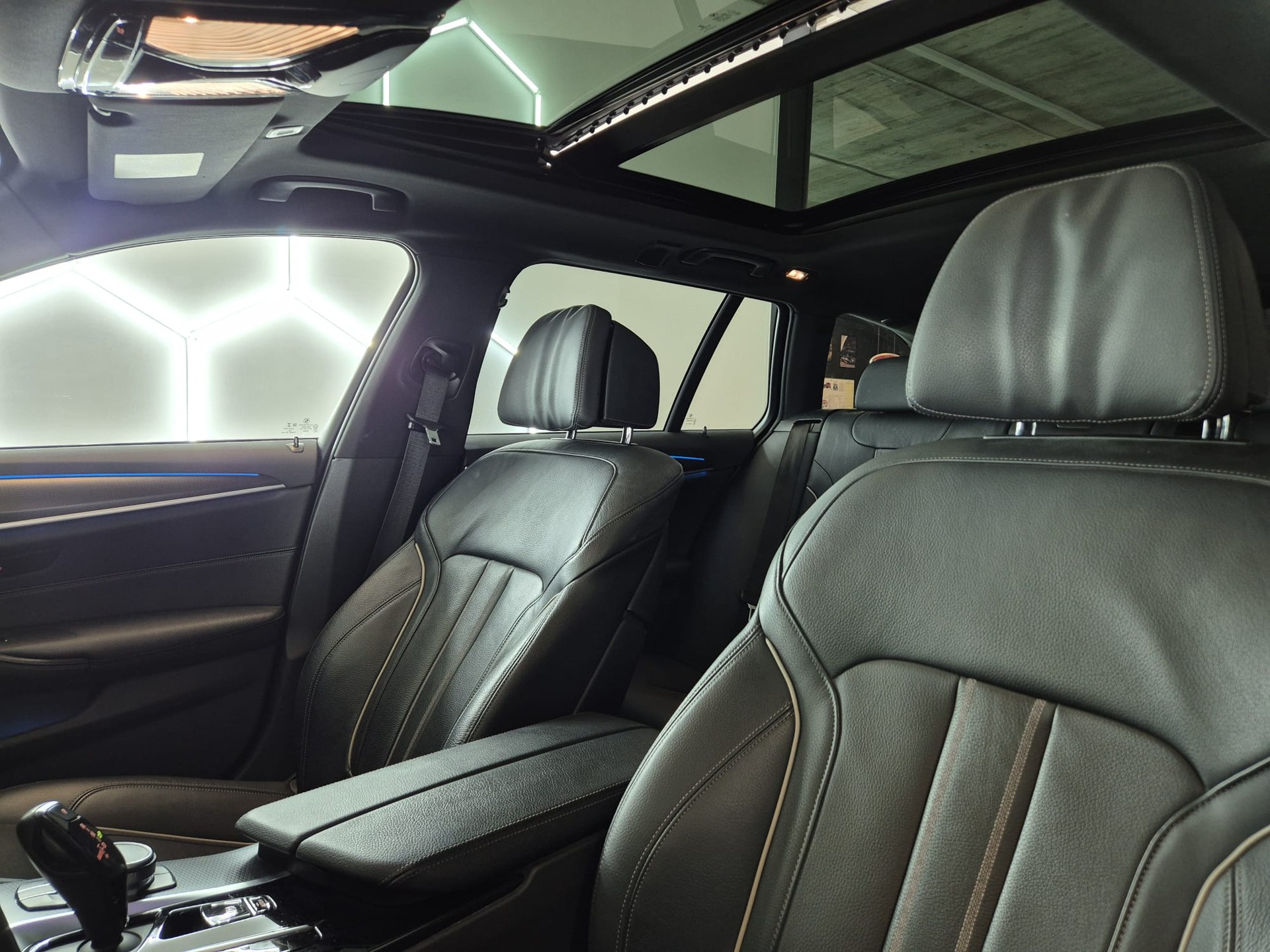 BMW 530e xDrive Touring M Sport Steptronic-image-29