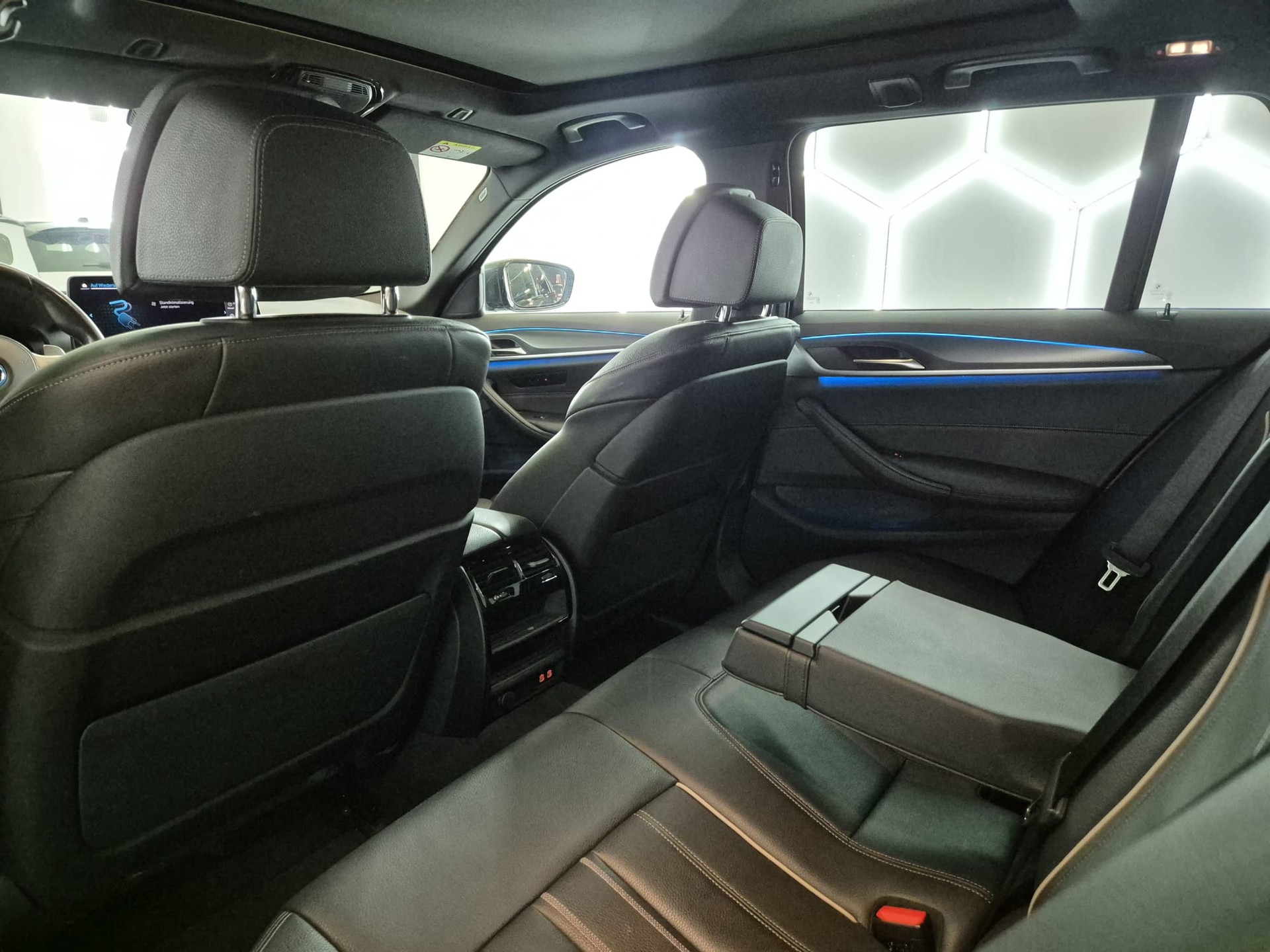 BMW 530e xDrive Touring M Sport Steptronic-image-18