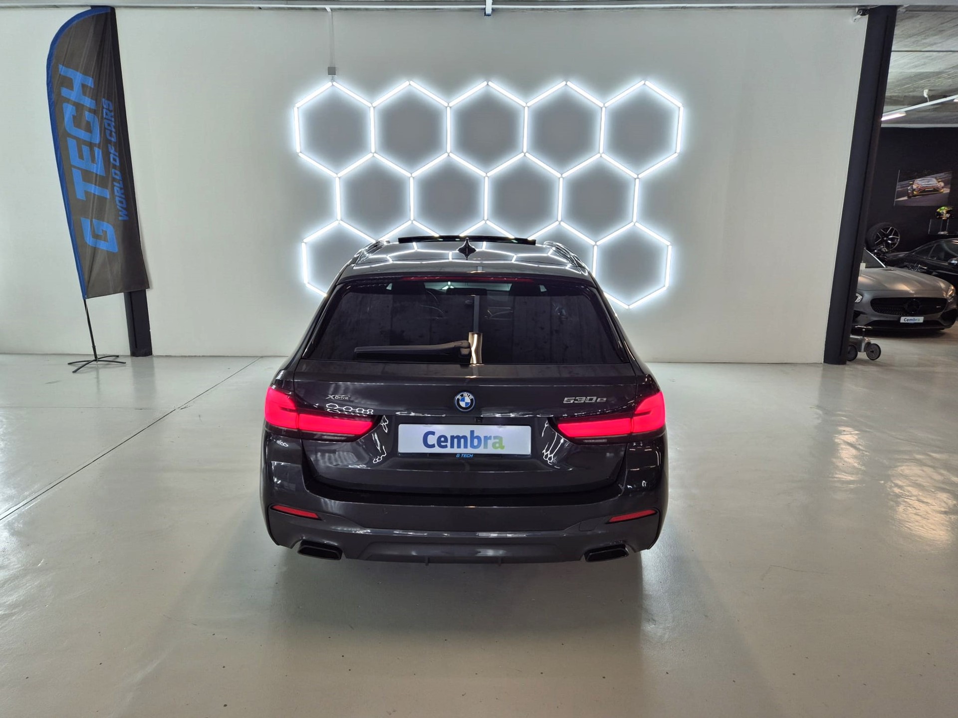 BMW 530e xDrive Touring M Sport Steptronic-image-9