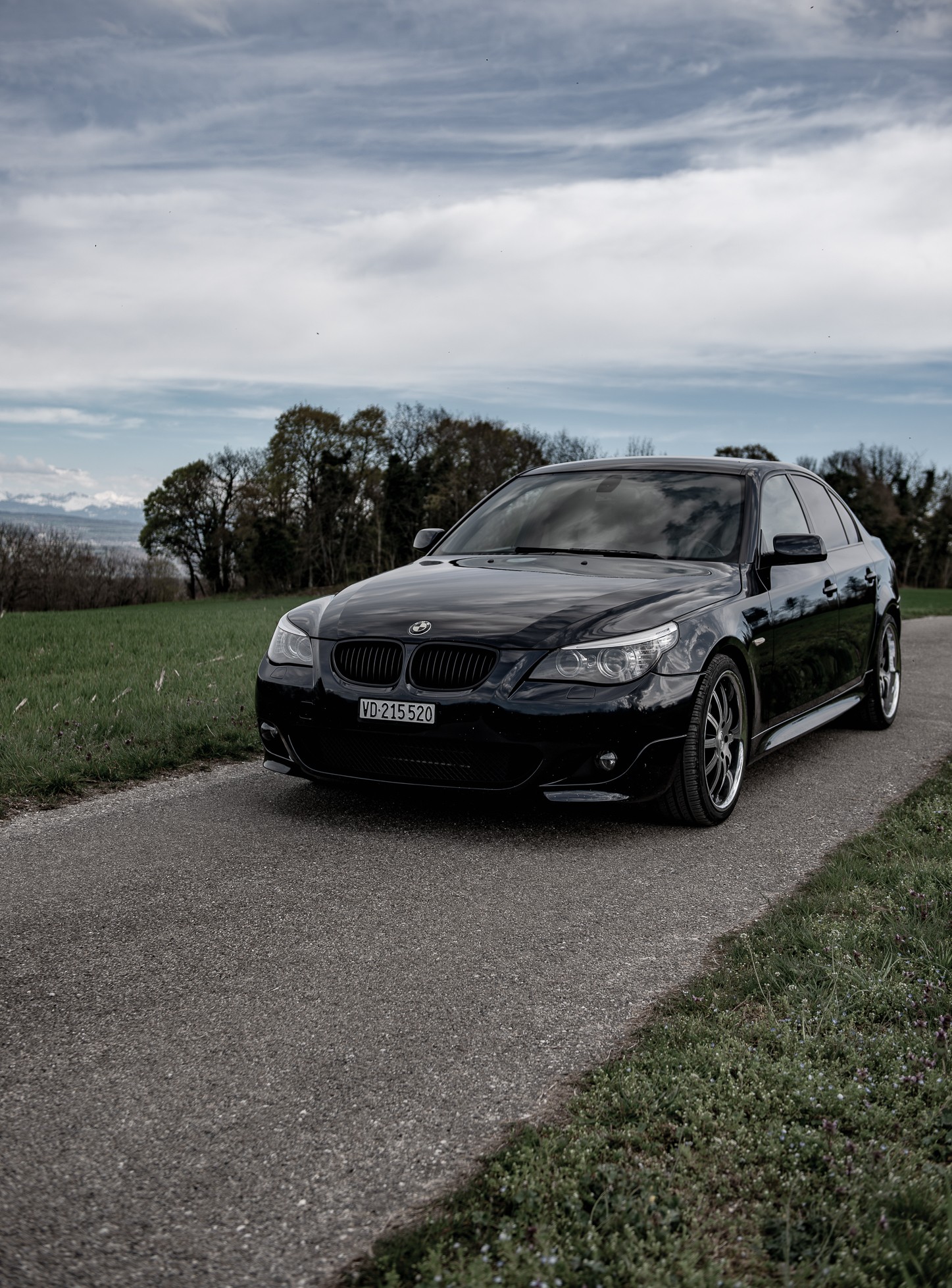 BMW 530i-image-9