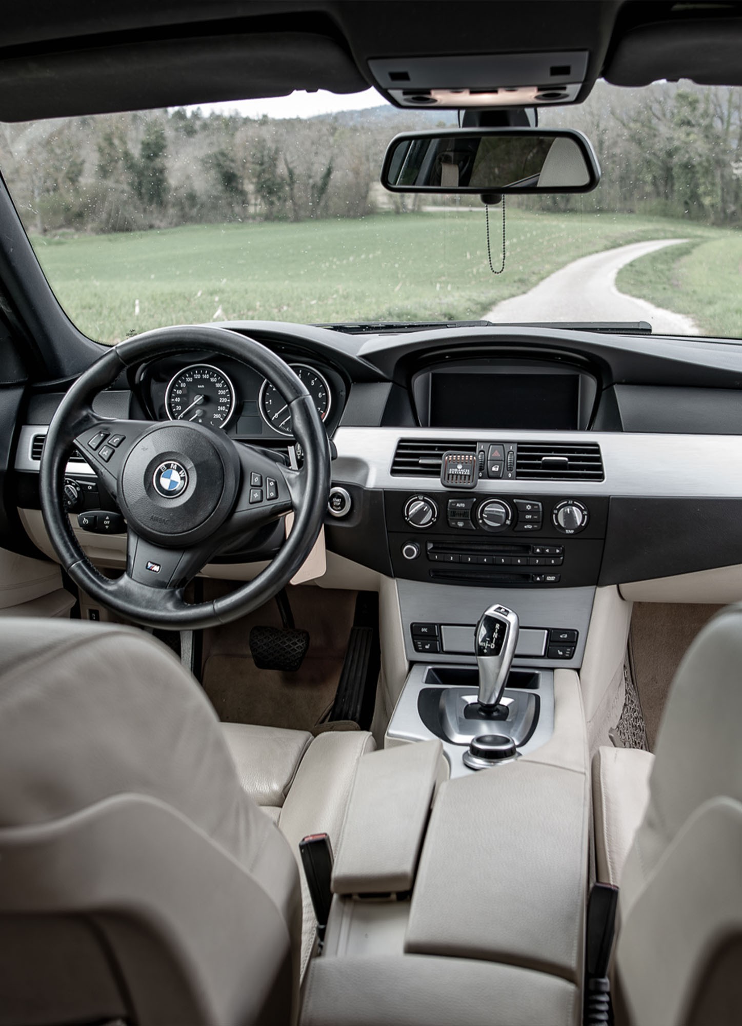 BMW 530i-image-2