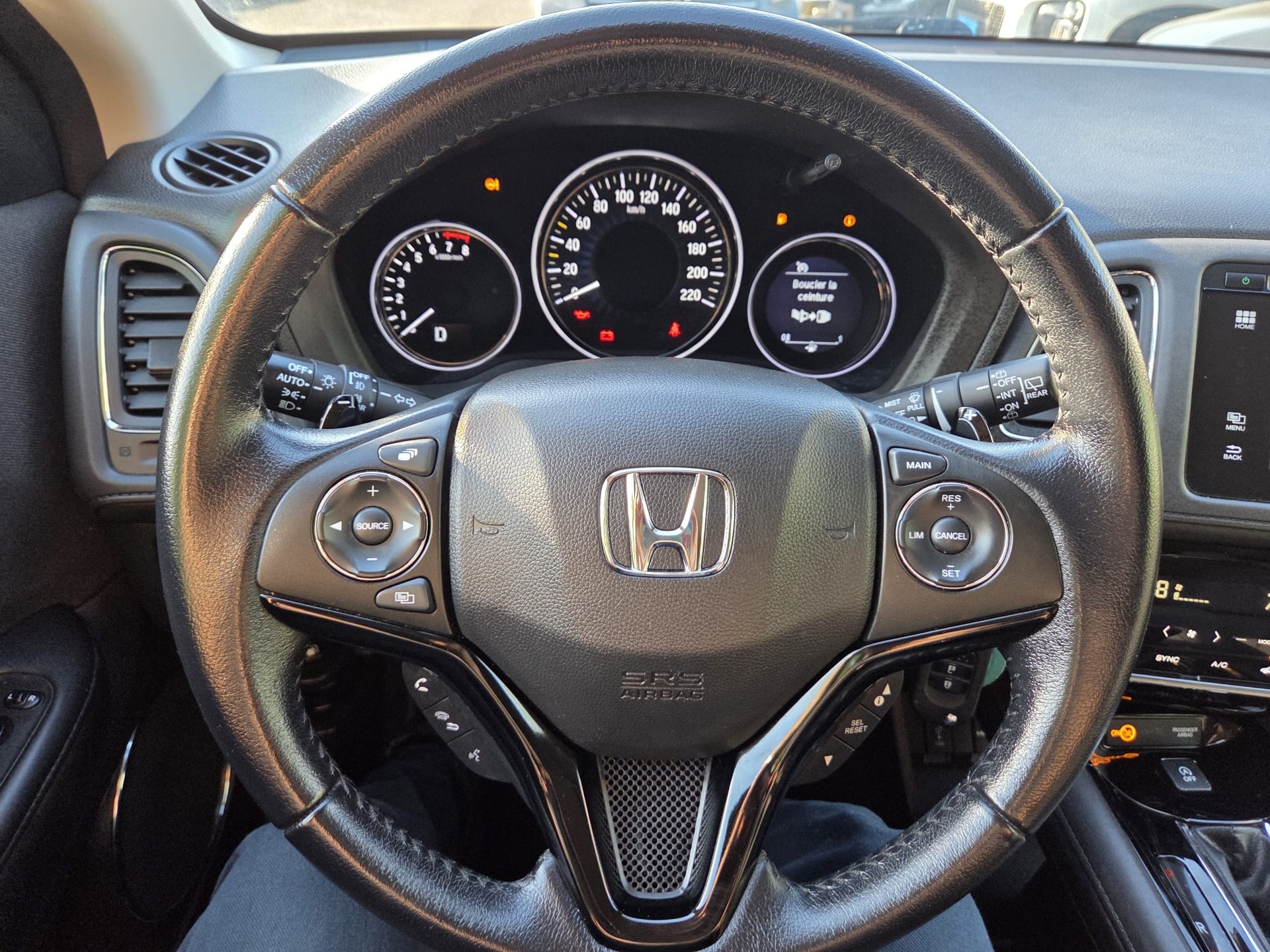 HONDA HR-V 1.5i-VTEC Elegance CVT ** Frish Service und MFK ** Expertise & service du jour-image-6