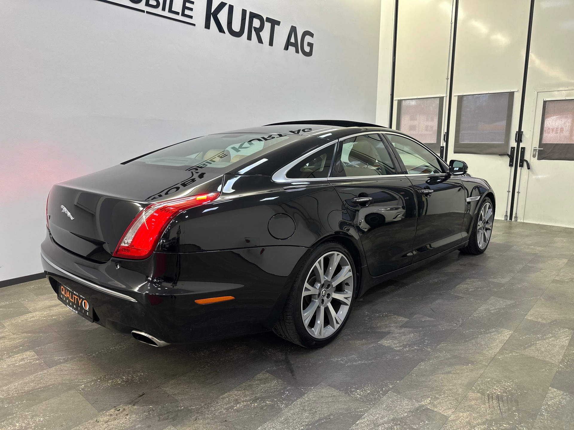 JAGUAR XJ 3.0d V6 Premium Luxury Automatic-image-9