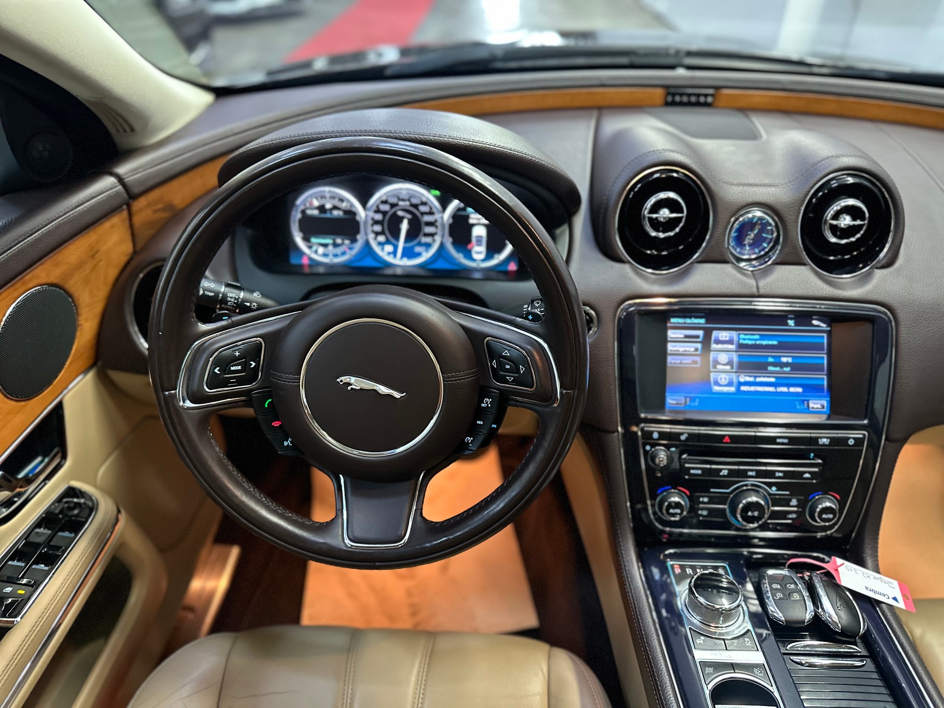 JAGUAR XJ 3.0d V6 Premium Luxury Automatic-image-11