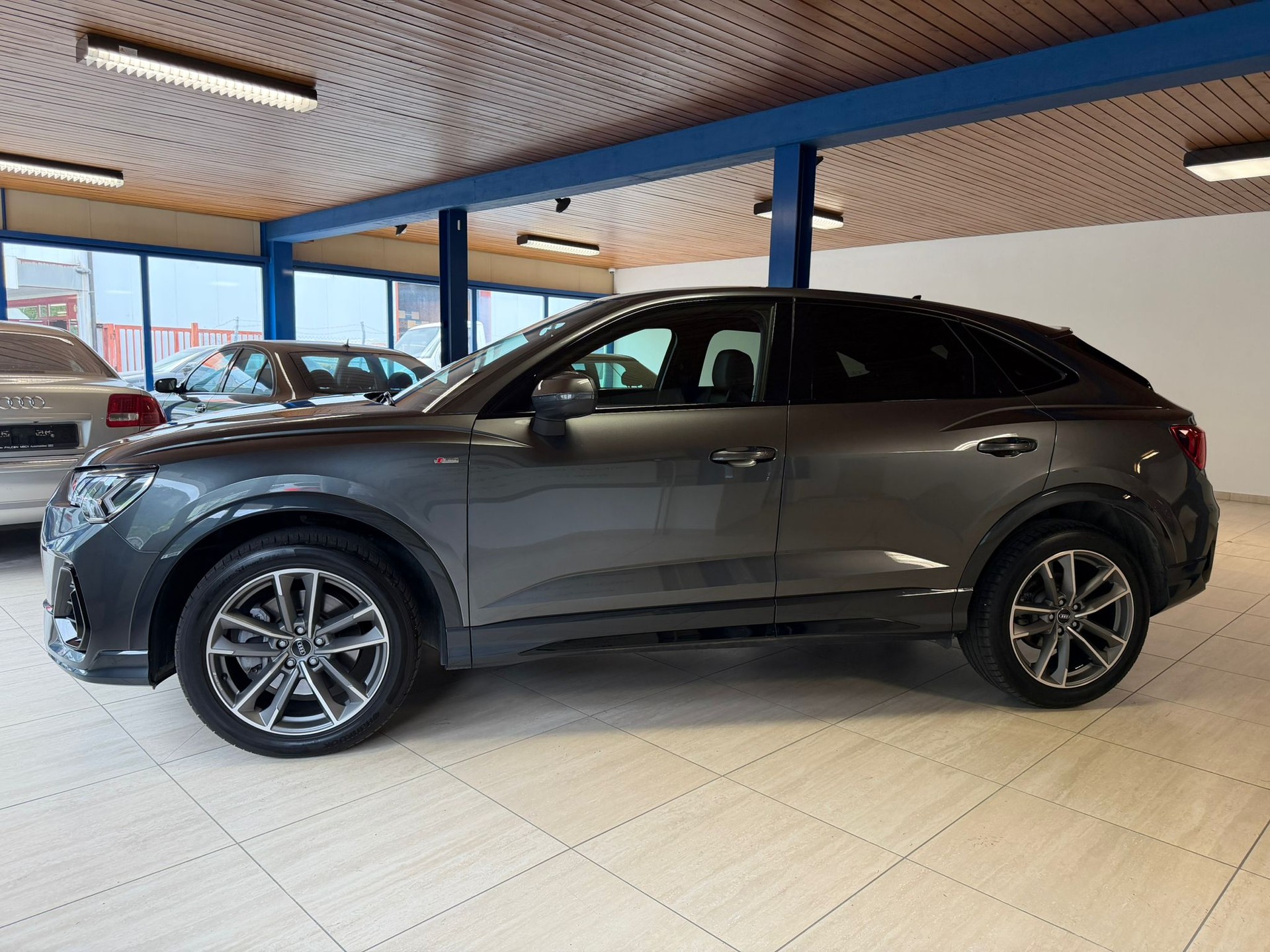 AUDI Q3 Sportback 40 TDI S line Attraction quattro S-tronic-image-6