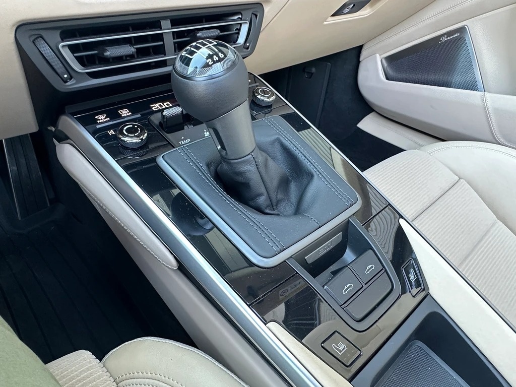 PORSCHE 911 Targa 3.0 Carrera 4S Heritage Design Edition-image-15
