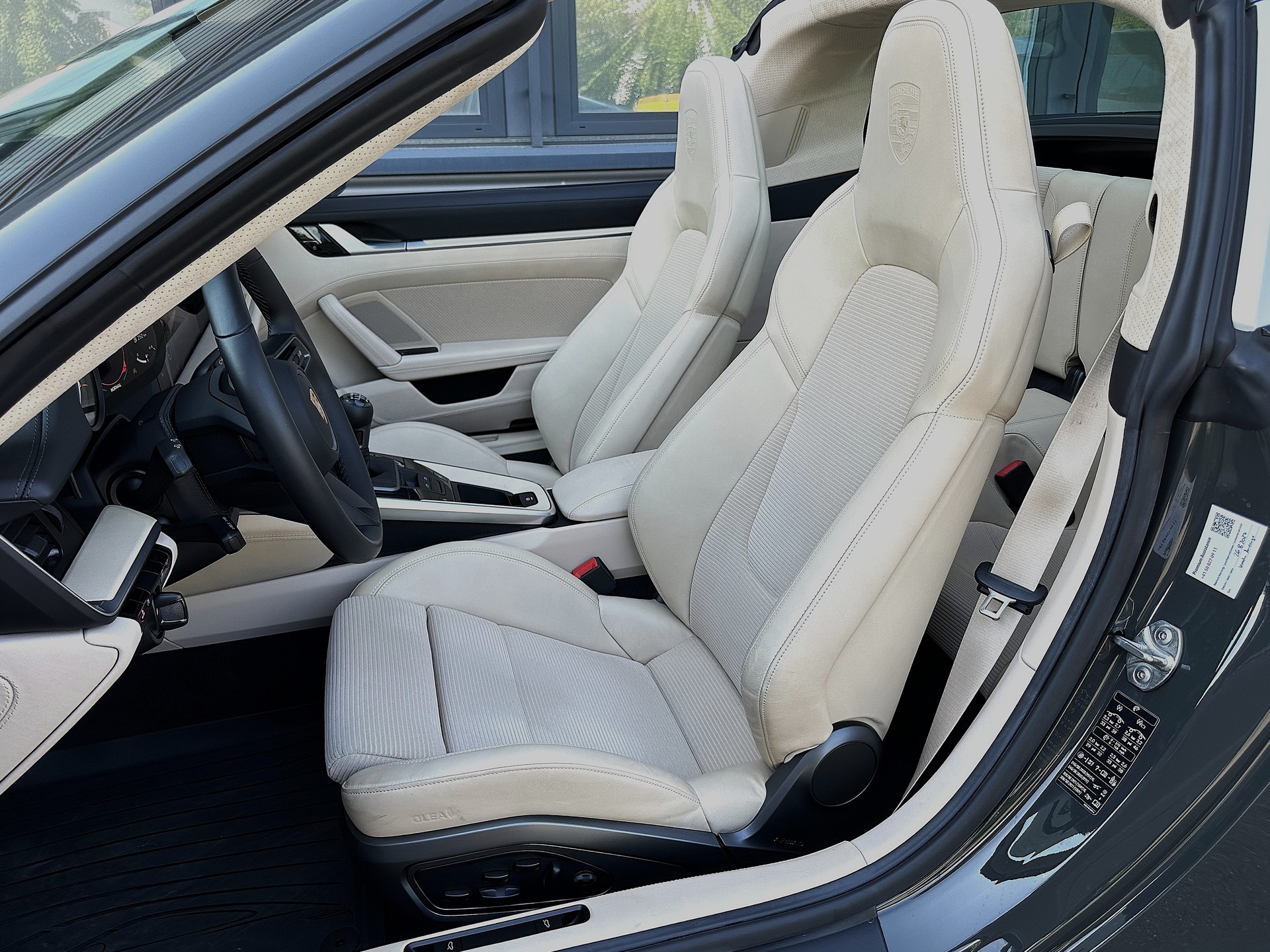 PORSCHE 911 Targa 3.0 Carrera 4S Heritage Design Edition-image-12
