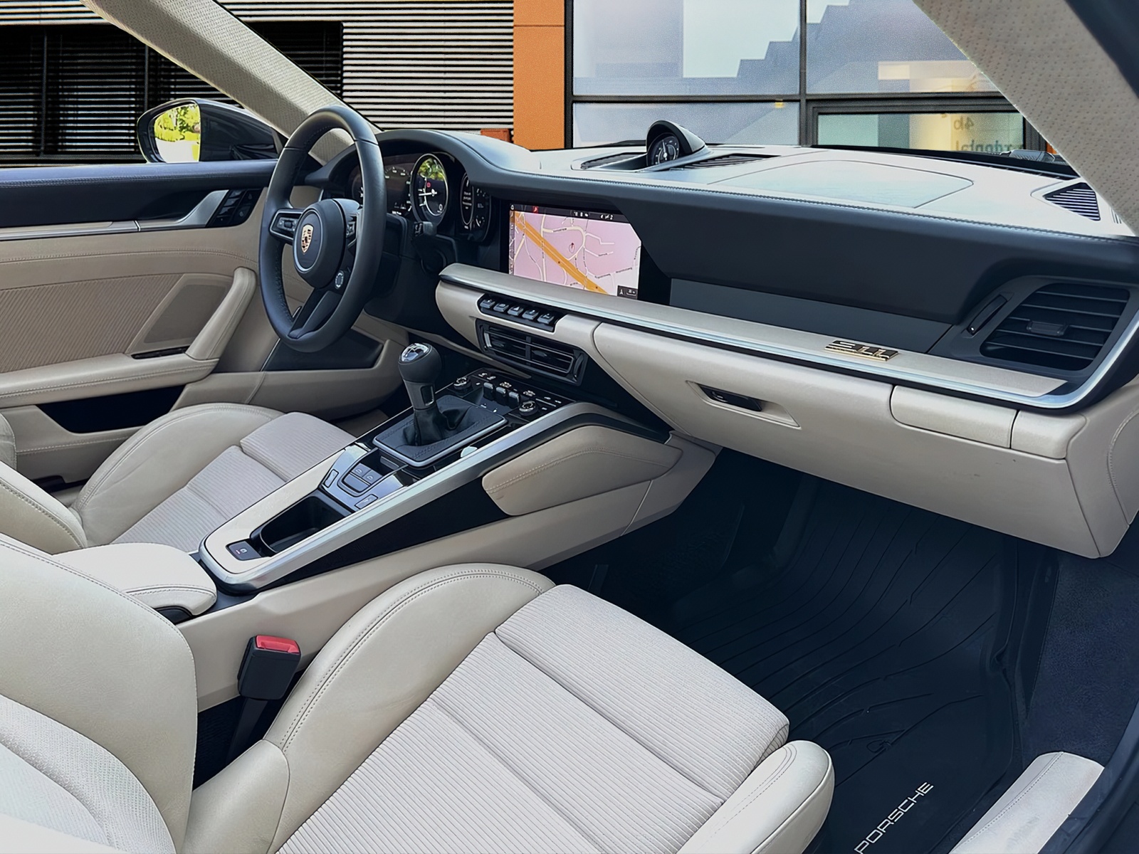 PORSCHE 911 Targa 3.0 Carrera 4S Heritage Design Edition-image-9
