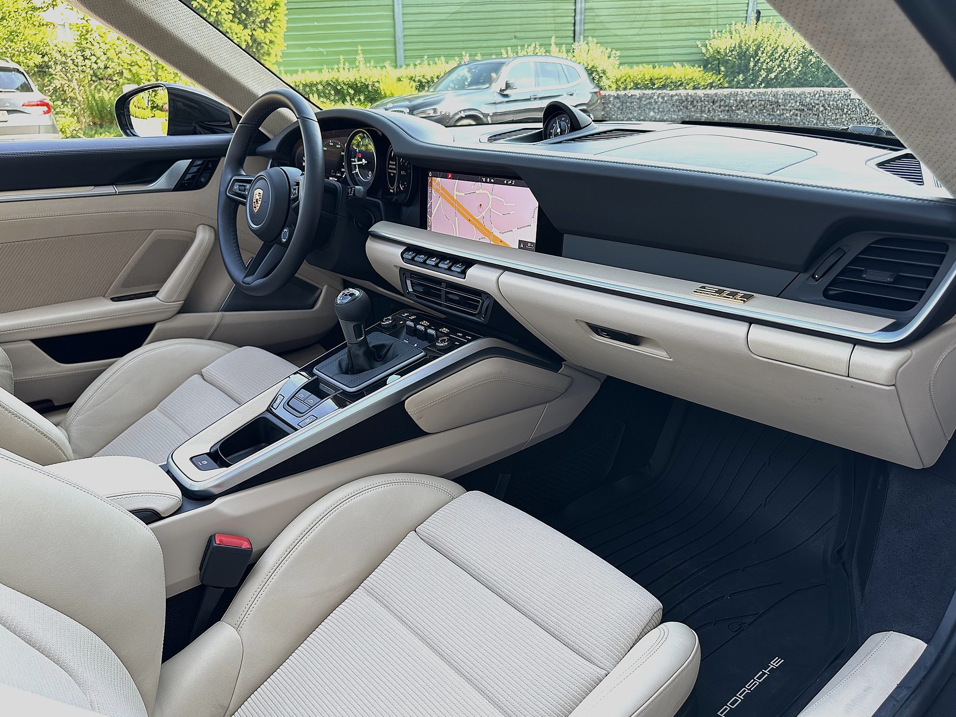 PORSCHE 911 Targa 3.0 Carrera 4S Heritage Design Edition-image-4