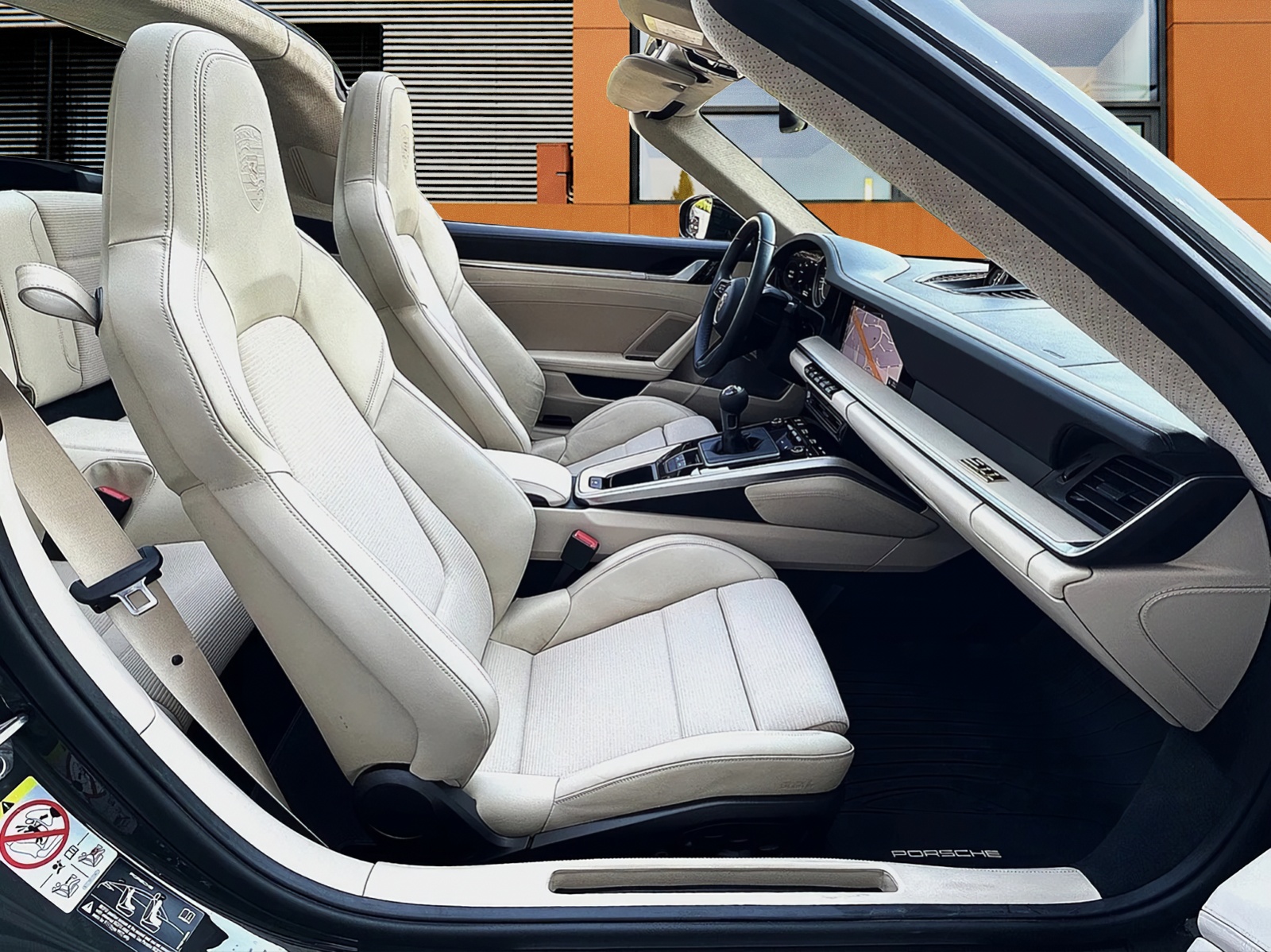 PORSCHE 911 Targa 3.0 Carrera 4S Heritage Design Edition-image-12