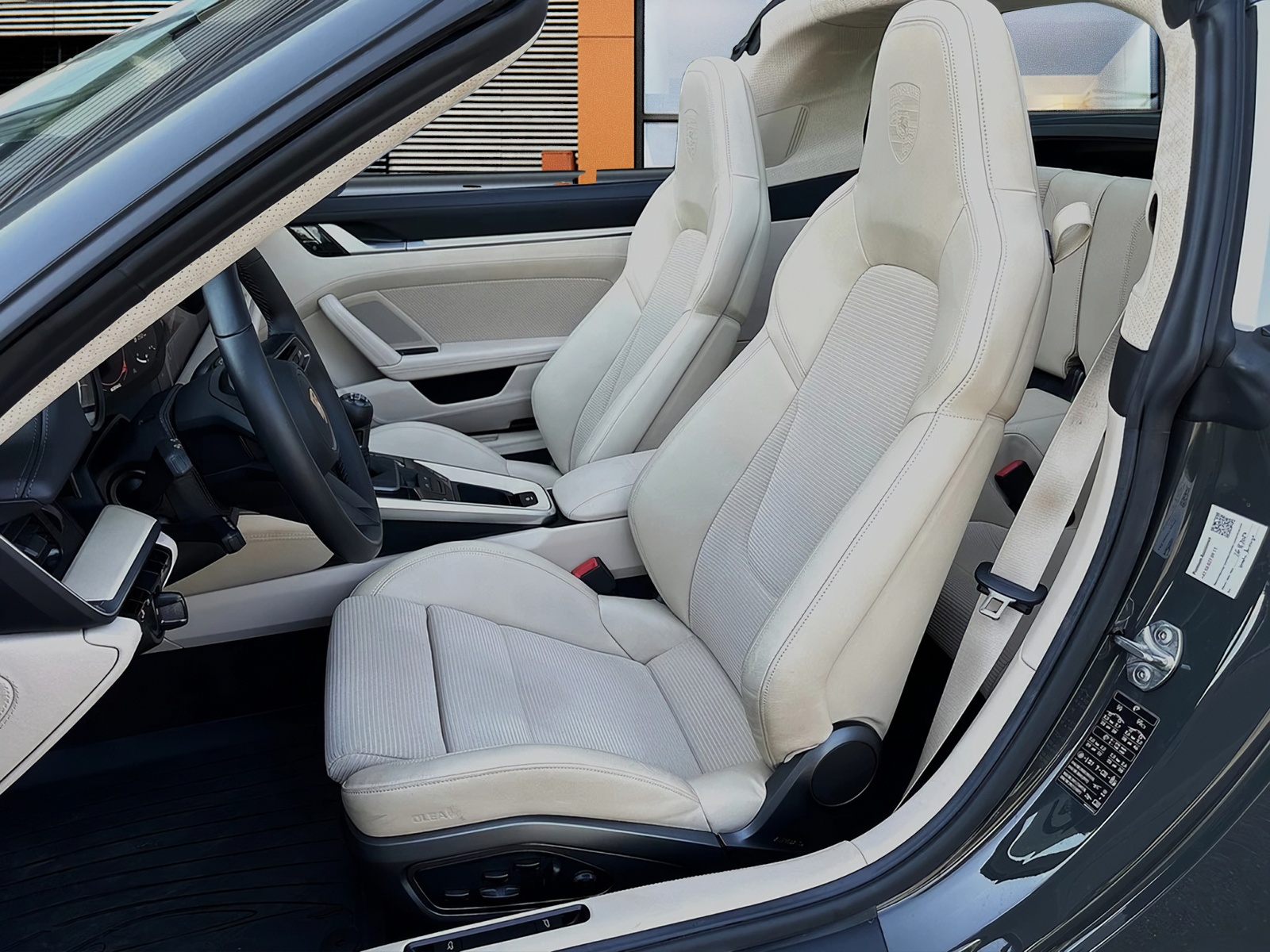 PORSCHE 911 Targa 3.0 Carrera 4S Heritage Design Edition-image-7