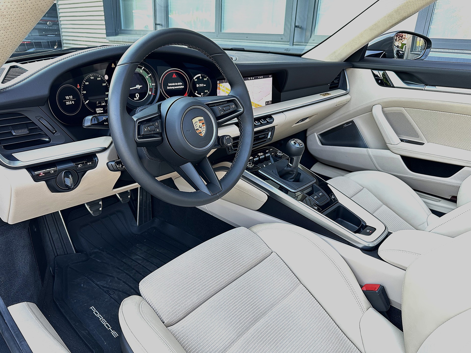 PORSCHE 911 Targa 3.0 Carrera 4S Heritage Design Edition-image-6