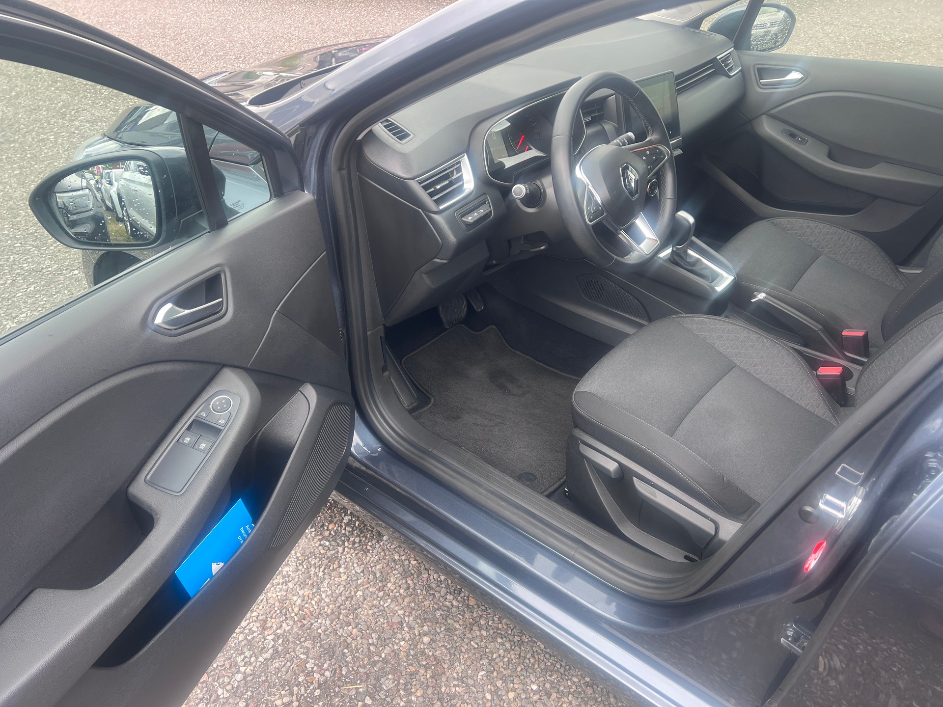 RENAULT Clio 1.0 Zen CVT-image-10