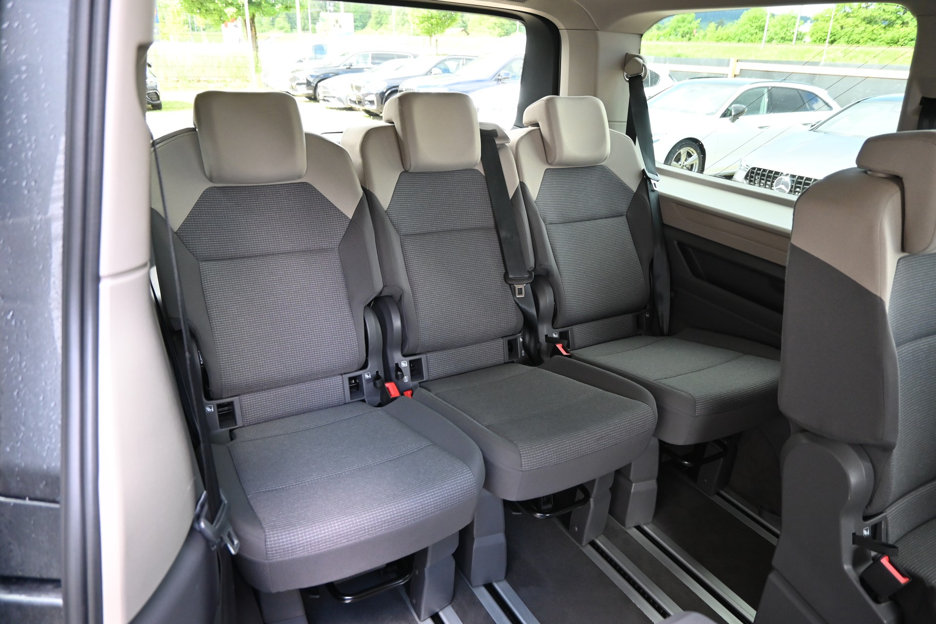 VW Multivan 2.0 TDI DSG Lang 7-Plätzer + AHK 2000kg + Standheizung-image-18
