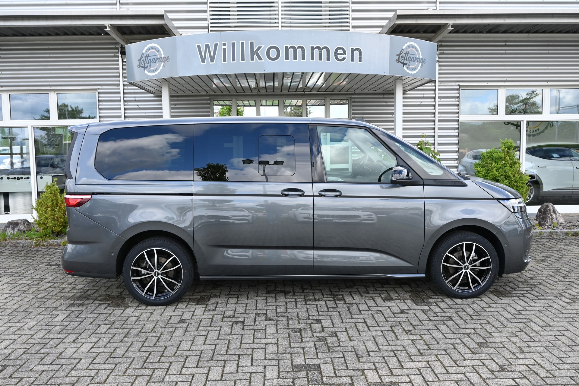 VW Multivan 2.0 TDI DSG Lang 7-Plätzer + AHK 2000kg + Standheizung-image-5