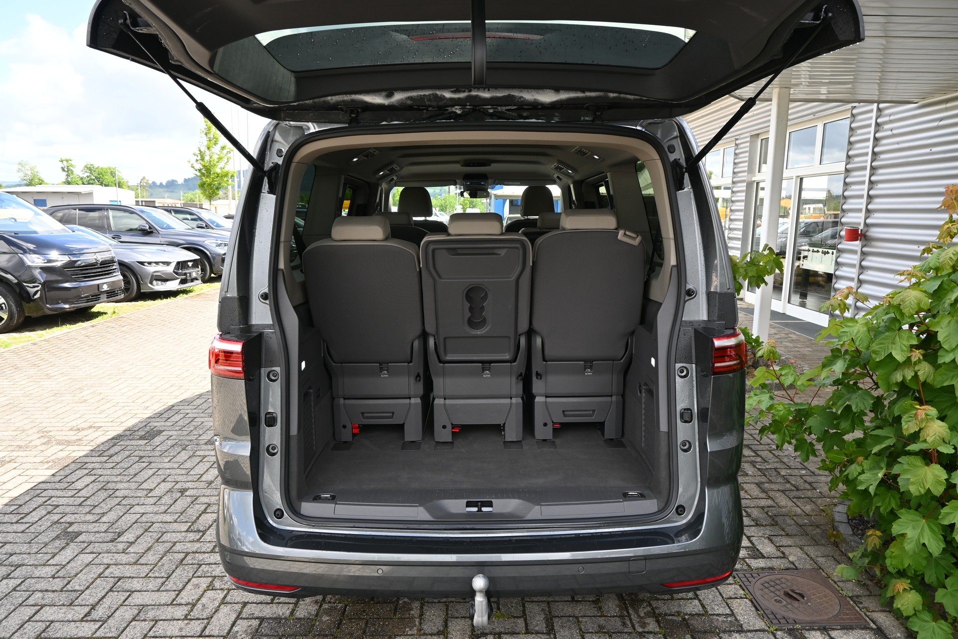 VW Multivan 2.0 TDI DSG Lang 7-Plätzer + AHK 2000kg + Standheizung-image-10