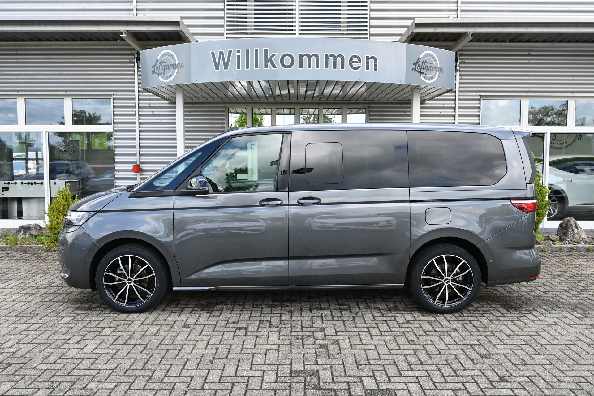 VW Multivan 2.0 TDI DSG Lang 7-Plätzer + AHK 2000kg + Standheizung-image-4