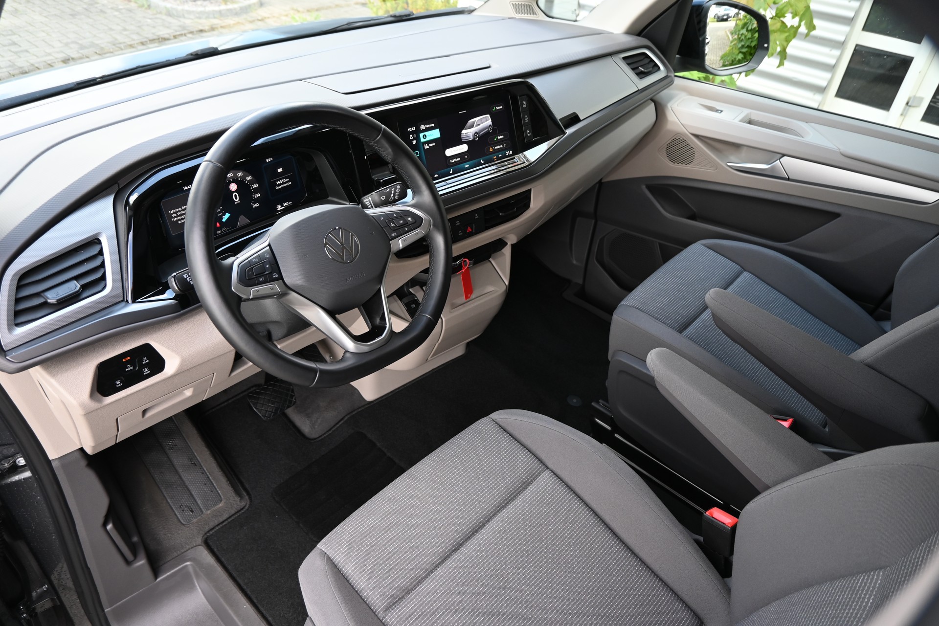 VW Multivan 2.0 TDI DSG Lang 7-Plätzer + AHK 2000kg + Standheizung-image-11