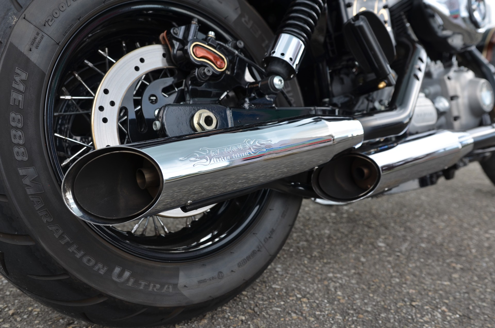 HARLEY-DAVIDSON FXDBI Dyna Street Bob-showroom-element-1