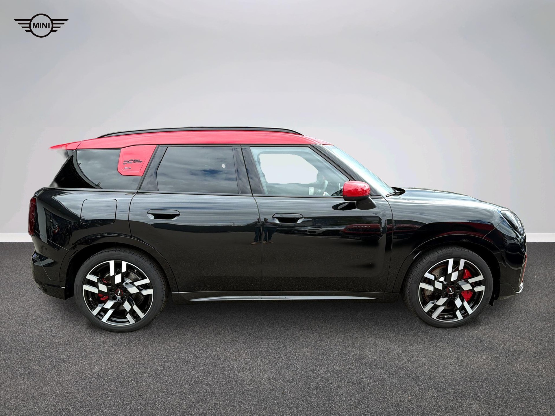 MINI John Cooper Works Countryman ALL4-image-2