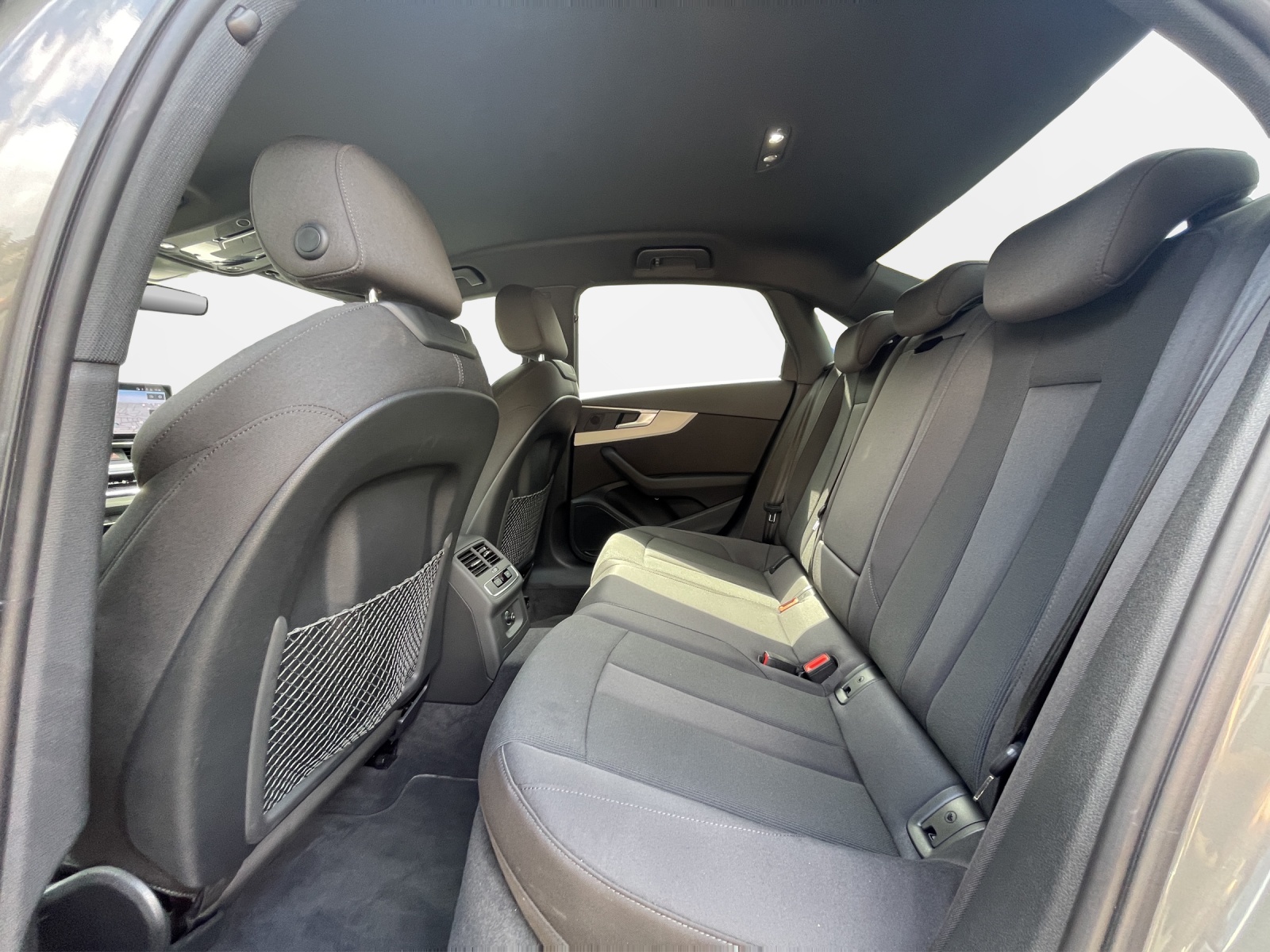 AUDI A4 2.0 40 TDI S Line S-Tronic-image-13