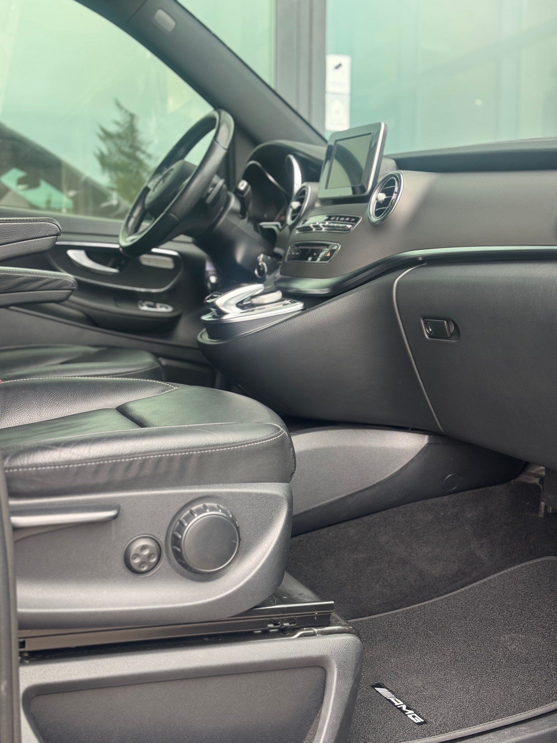 MERCEDES-BENZ V 250 d Avantgarde AMG-Line kompakt 7G-Tronic-image-9