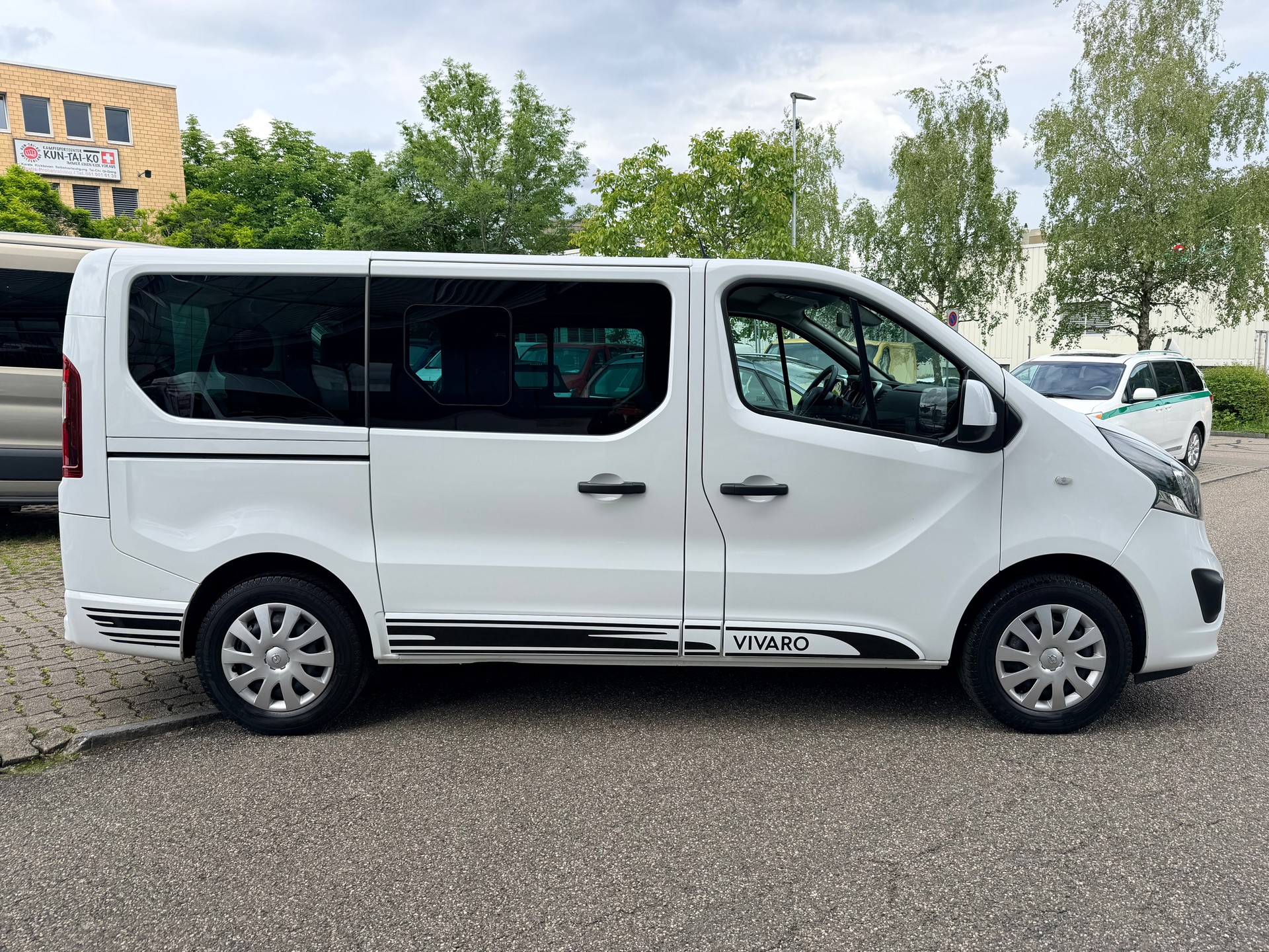 OPEL Vivaro 1.6 CDTI Combi+ 2.9t L2H1-image-1