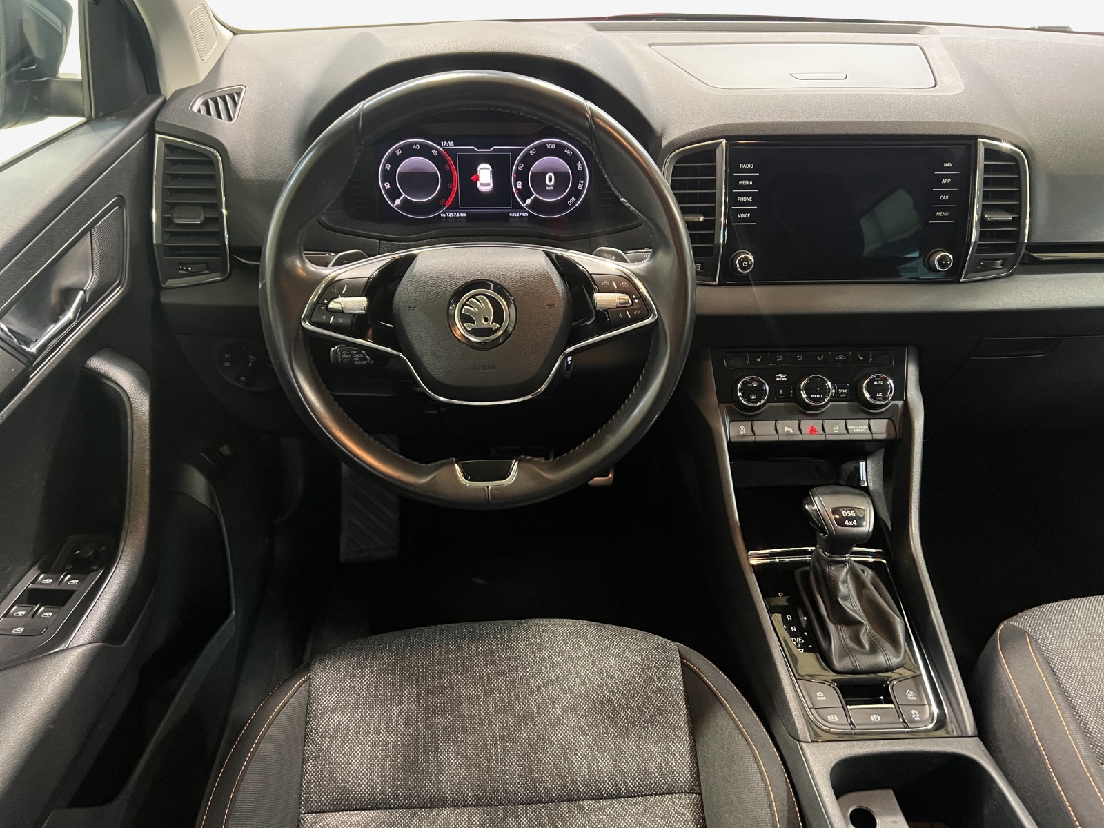 SKODA Karoq 2.0 TDI CR Clever 4x4 DSG-image-8