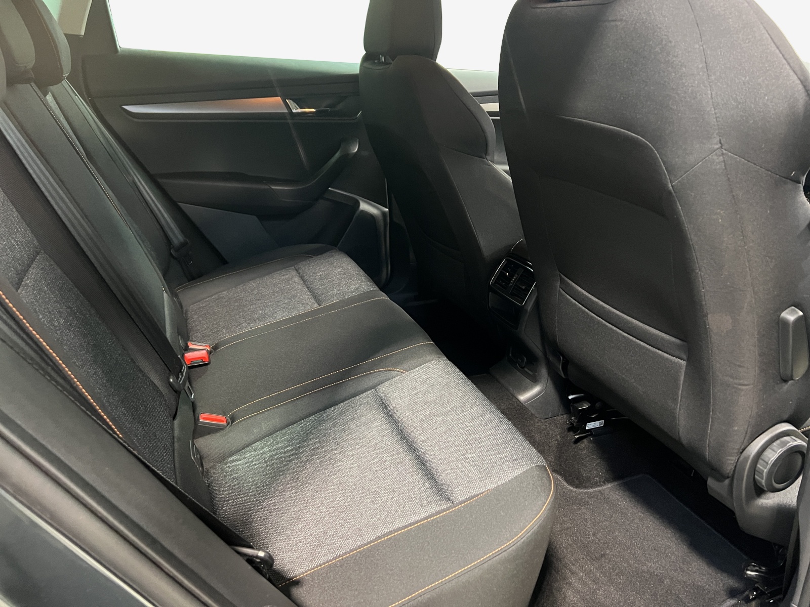 SKODA Karoq 2.0 TDI CR Clever 4x4 DSG-image-14
