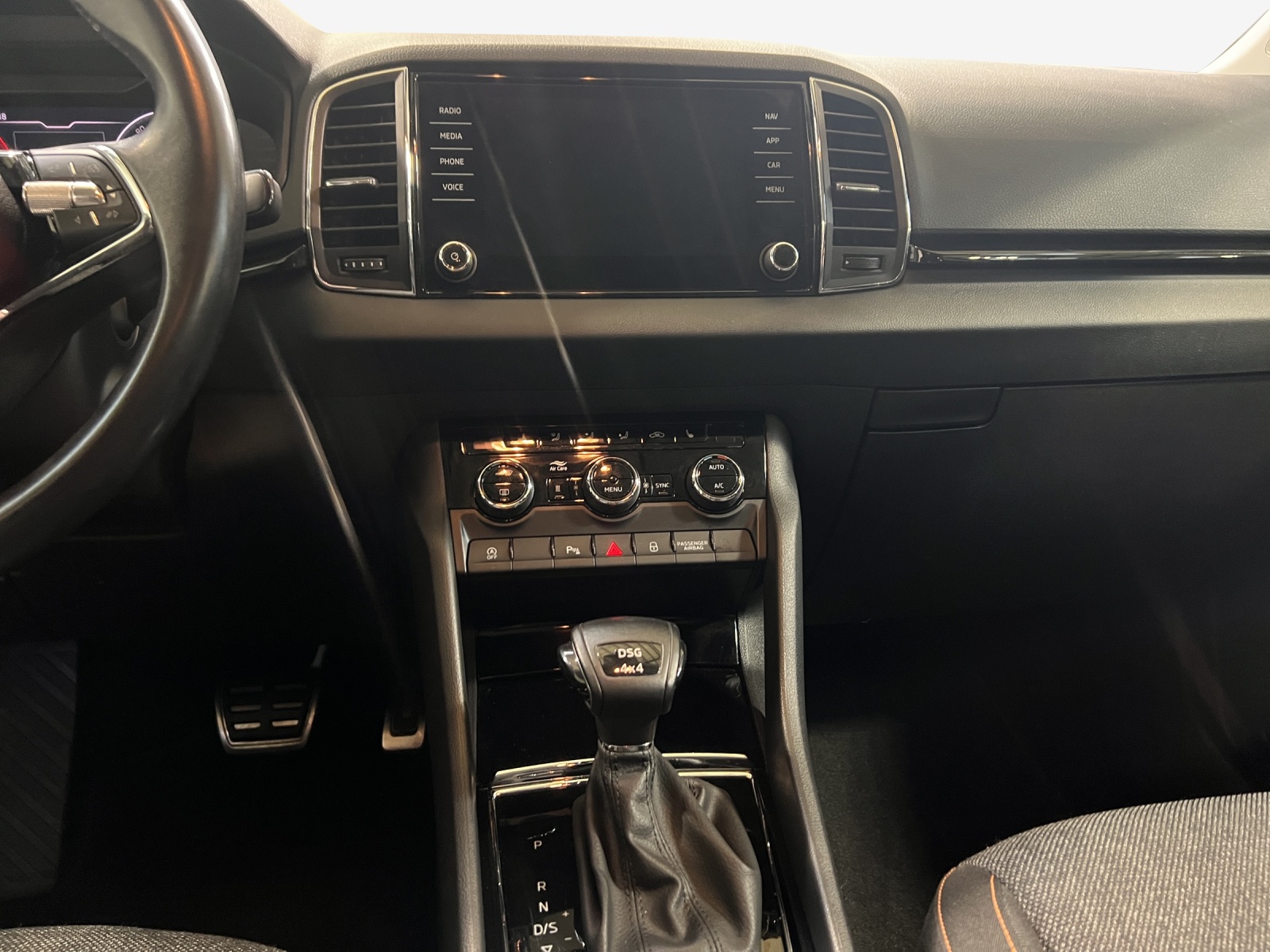 SKODA Karoq 2.0 TDI CR Clever 4x4 DSG-image-10