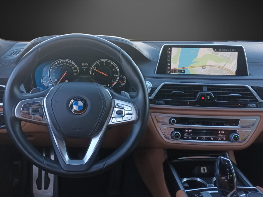 BMW 750i xDrive-image-8