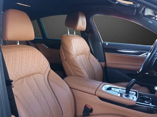BMW 750i xDrive-image-7