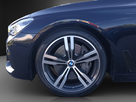 BMW 750i xDrive-image-5