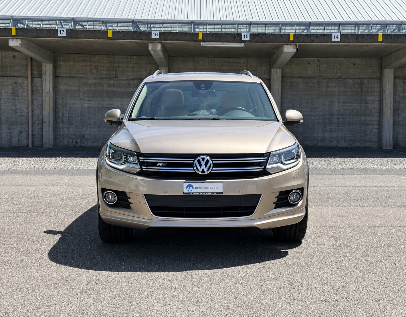 VW Tiguan 2.0 TSI R-Line Design 4Motion DSG-image-9