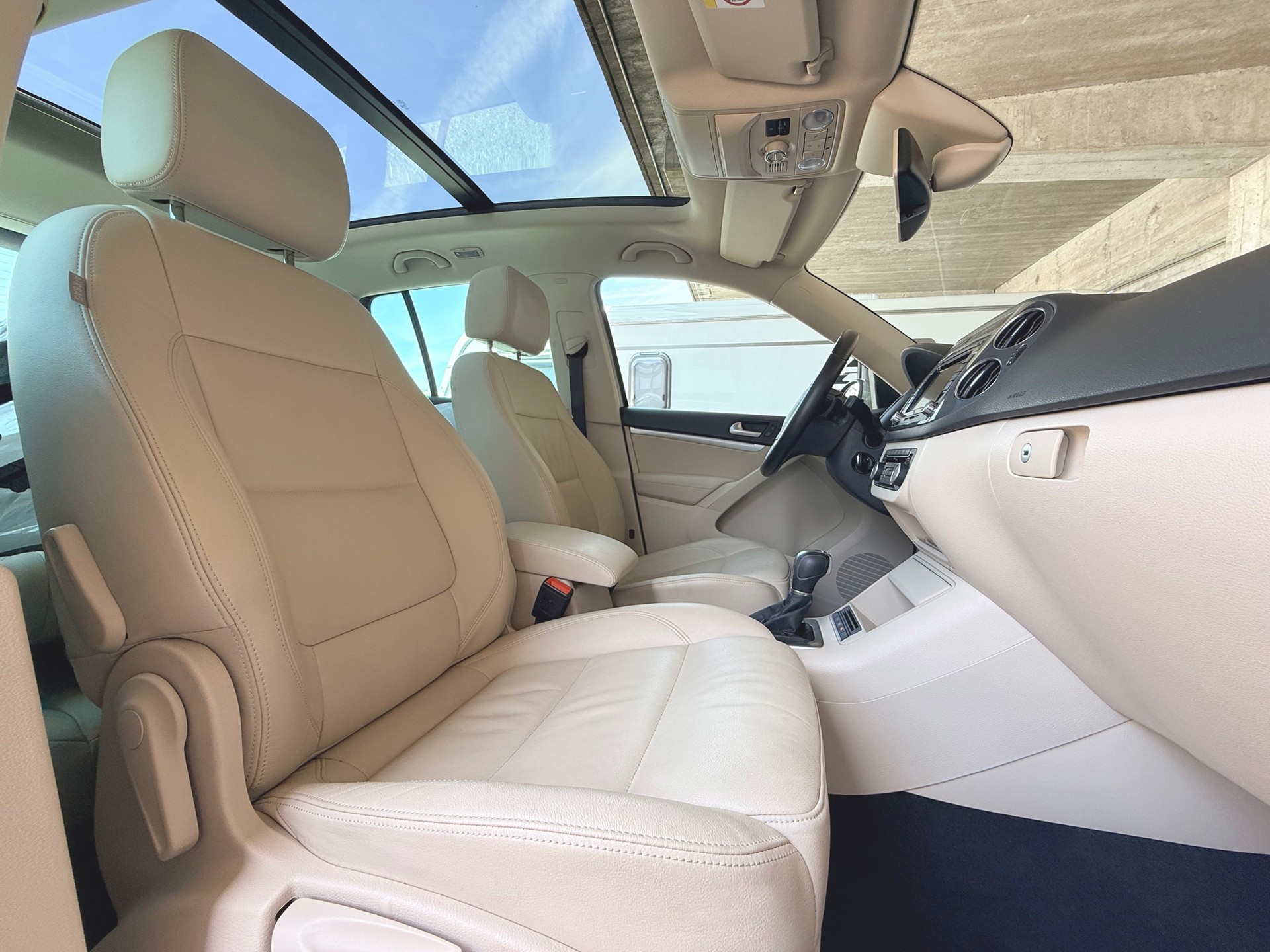 VW Tiguan 2.0 TSI R-Line Design 4Motion DSG-image-14