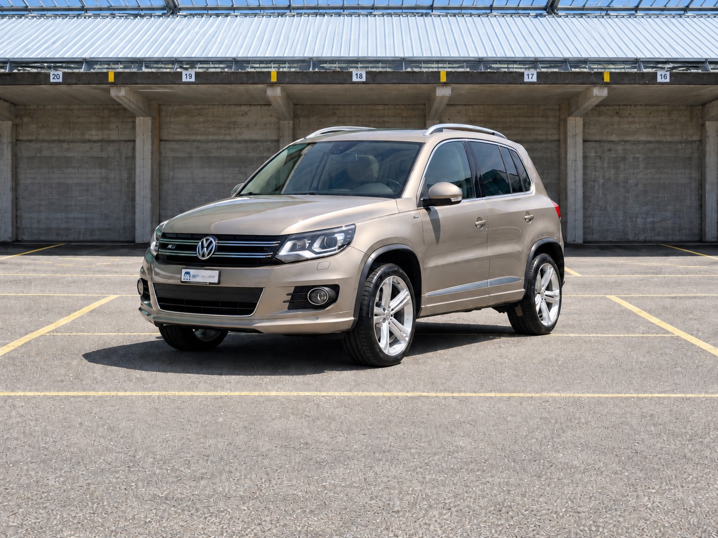 VW Tiguan 2.0 TSI R-Line Design 4Motion DSG-image-8