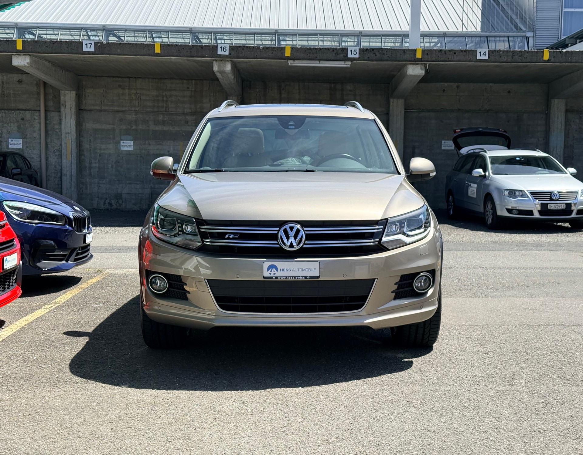 VW Tiguan 2.0 TSI R-Line Design 4Motion DSG-showroom-element-1