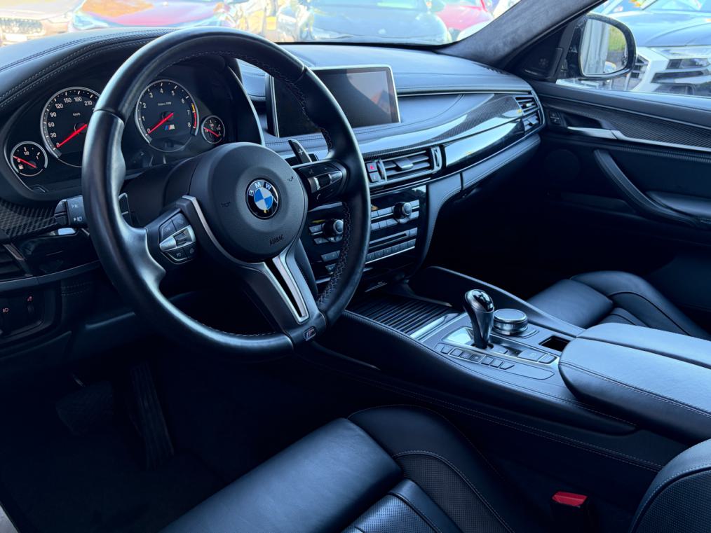 BMW X6M-showroom-element-3