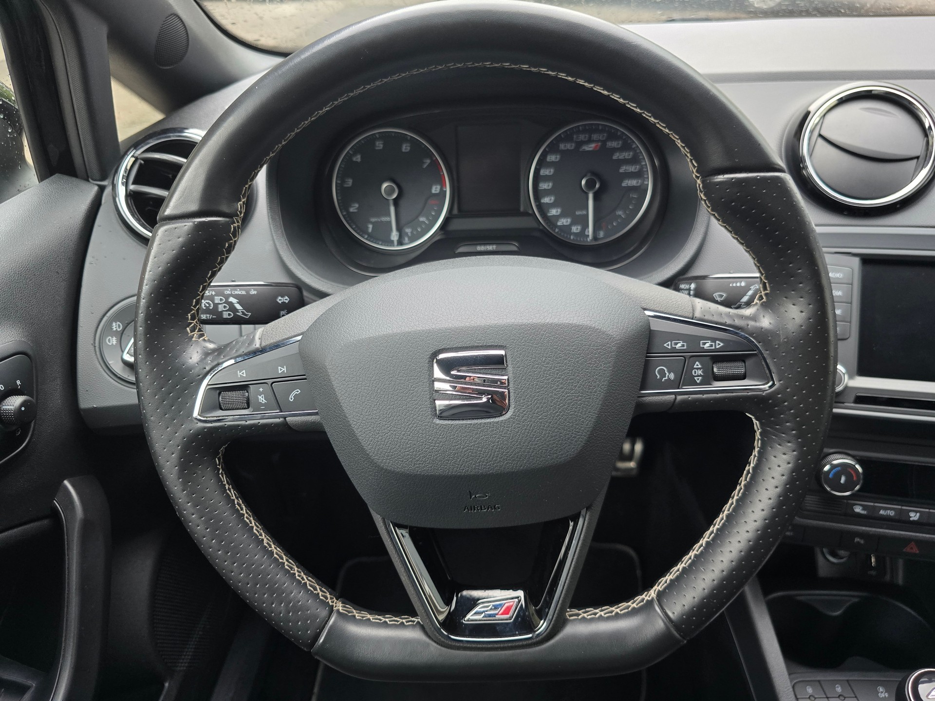 SEAT Ibiza SC 1.8 TSI Cupra-image-11