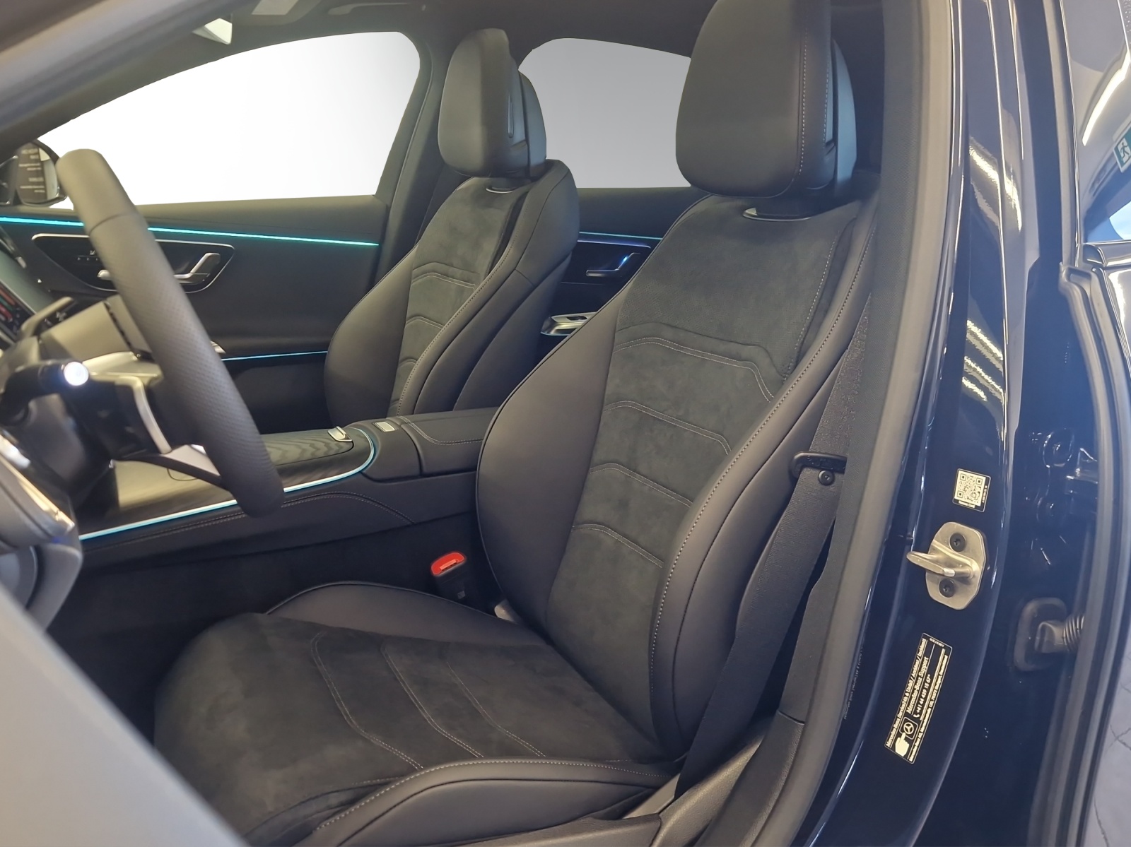 MERCEDES-BENZ E 220 d 4Matic 9G-Tronic-image-8