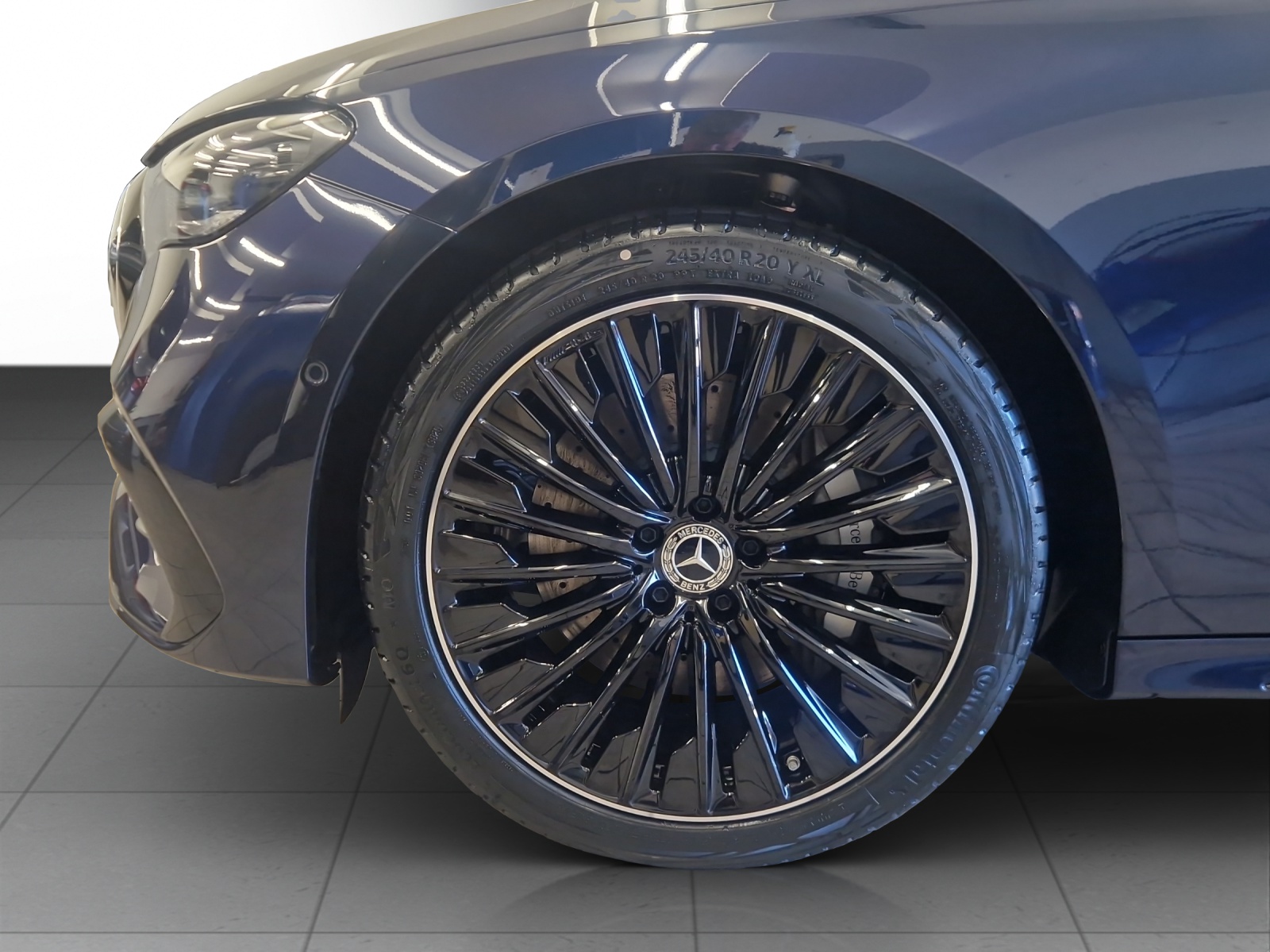 MERCEDES-BENZ E 220 d 4Matic 9G-Tronic-image-13