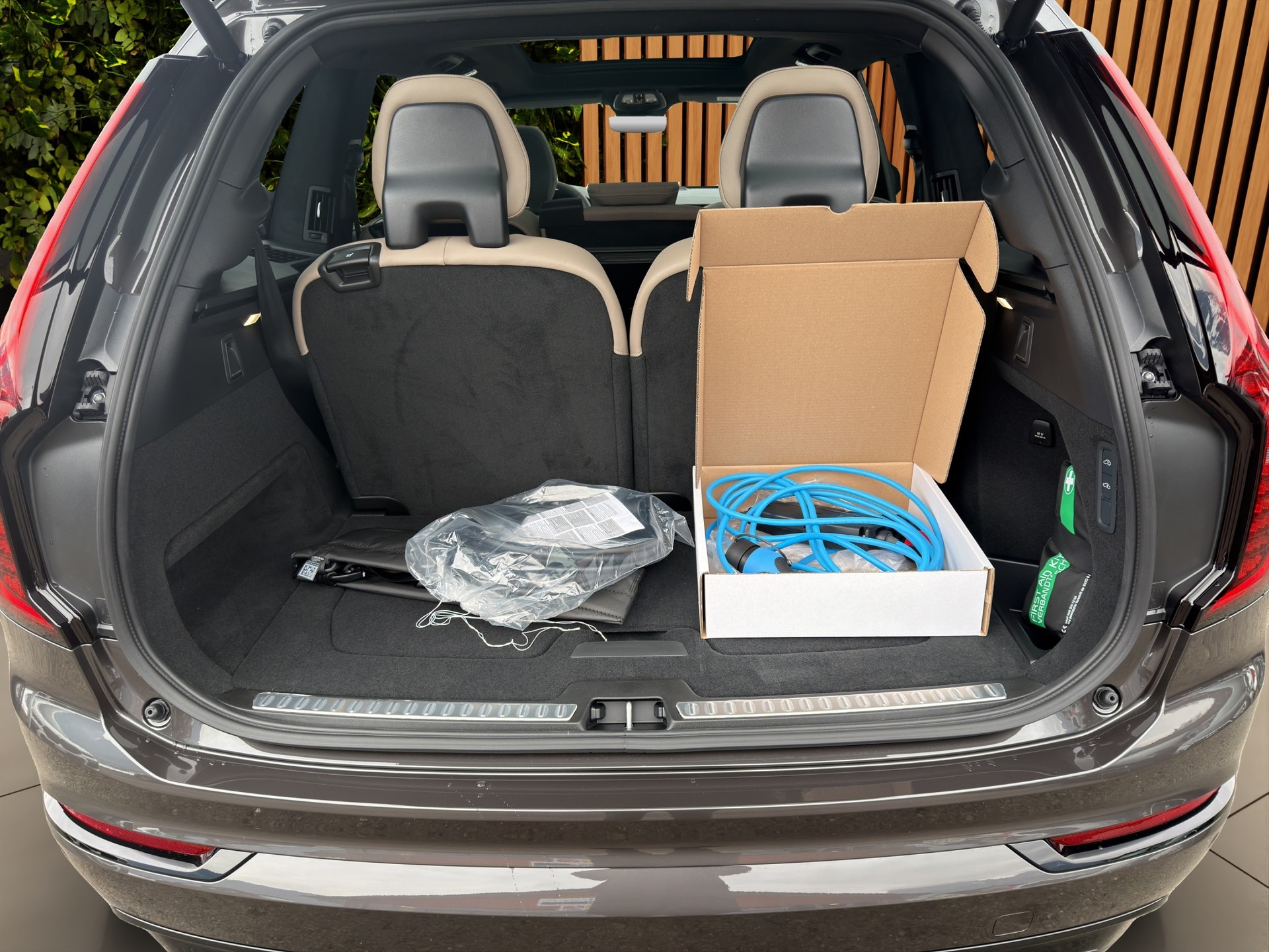 VOLVO XC90 2.0 T8 TE XCLUSIVE Edition Dark eAWD-image-17