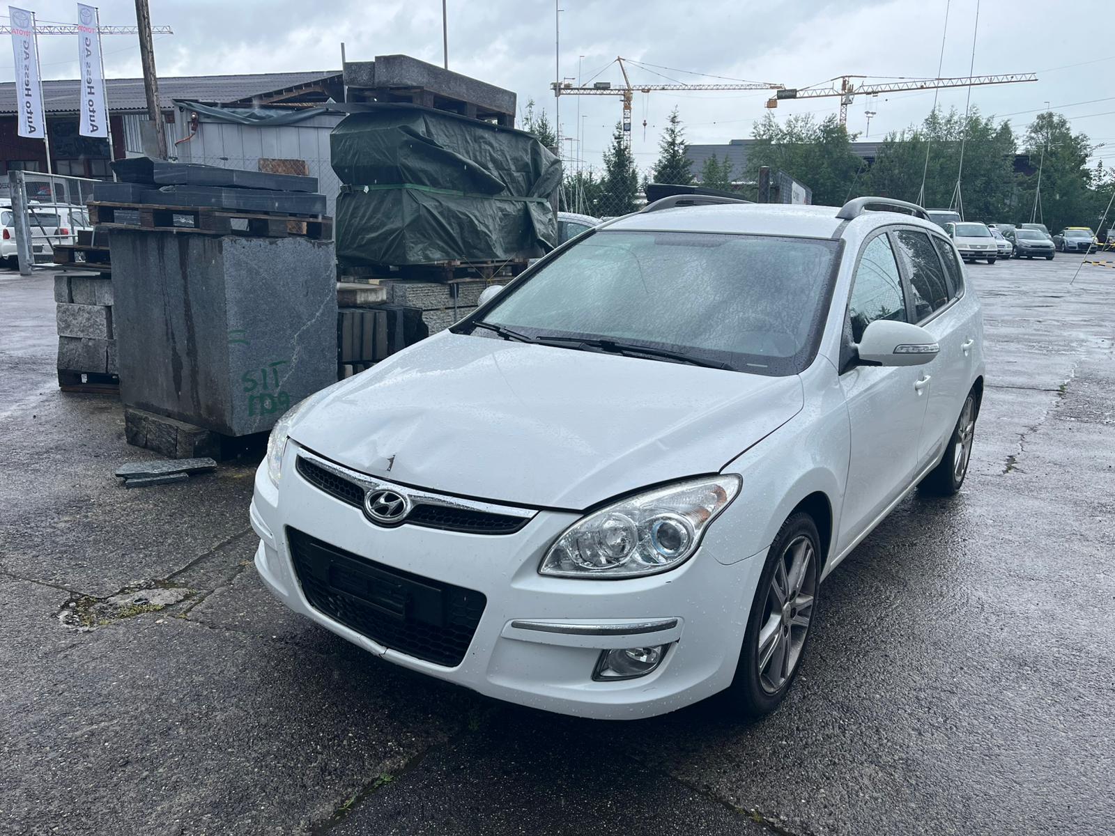 HYUNDAI i30 Wagon 2.0 Premium Automatic-image-0