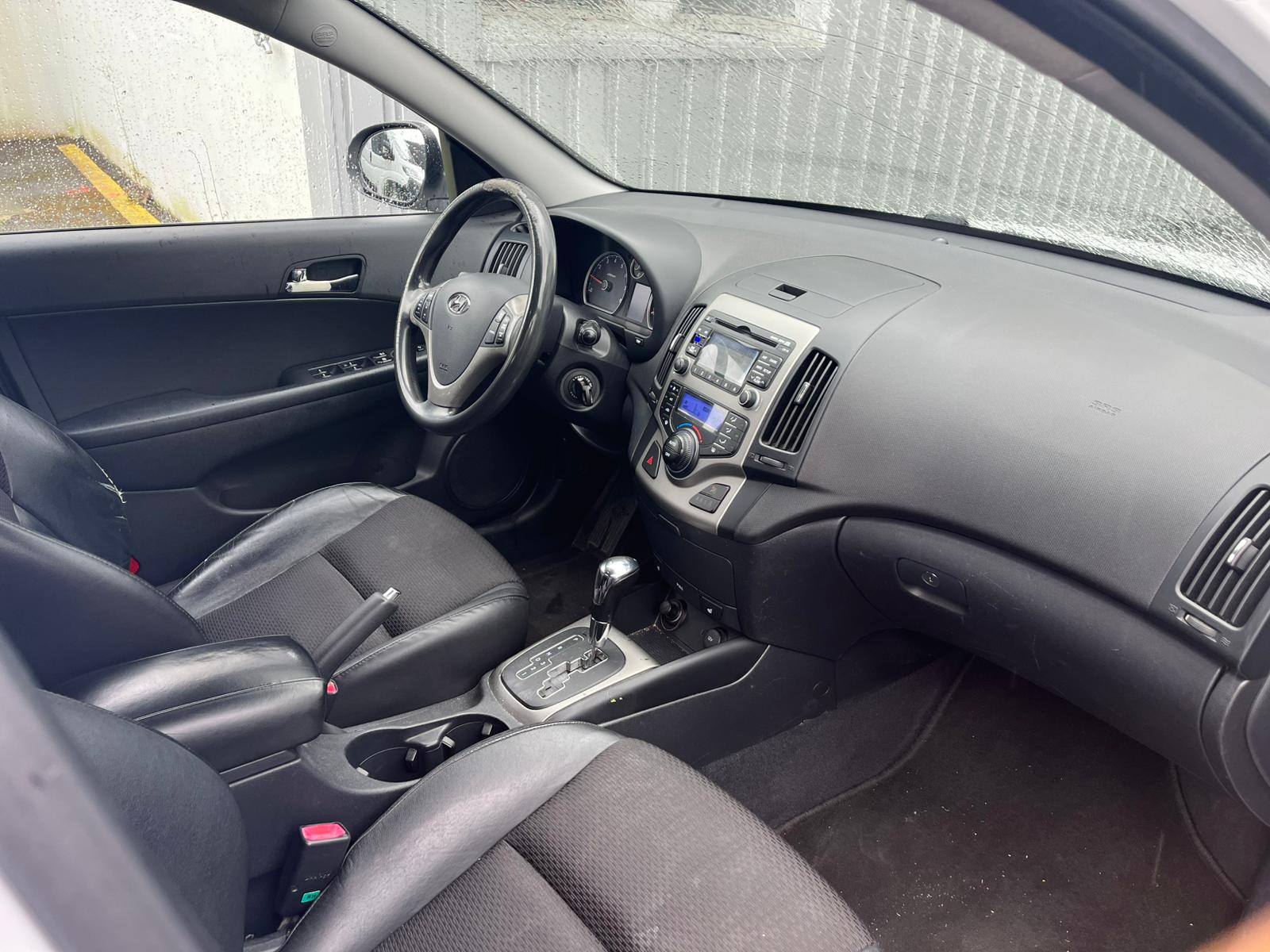 HYUNDAI i30 Wagon 2.0 Premium Automatic-image-6