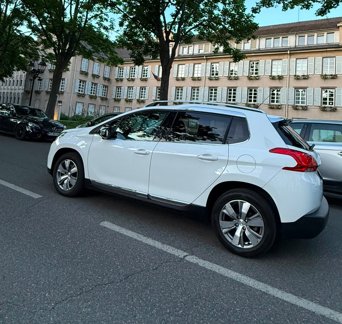 PEUGEOT 1.6 VTi Allure-image-5
