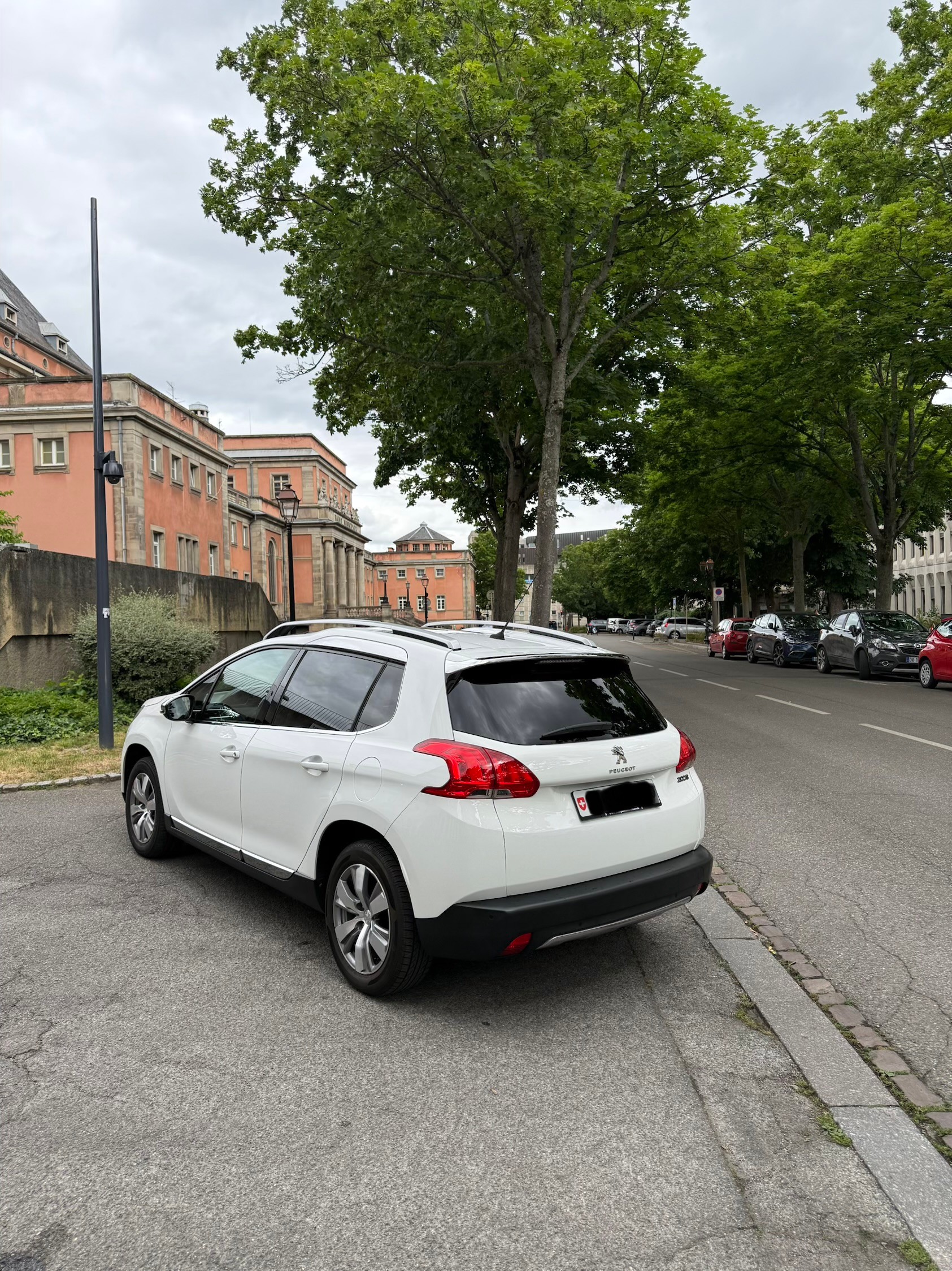 PEUGEOT 1.6 VTi Allure-image-4