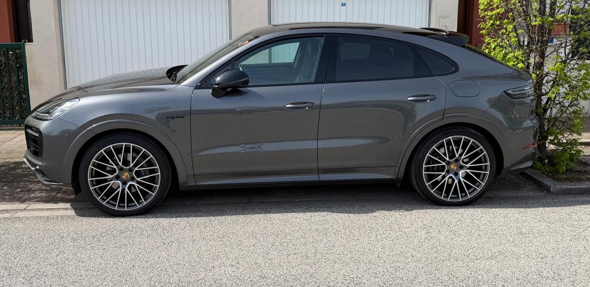 PORSCHE Cayenne Coupé E-Hybrid-image-3