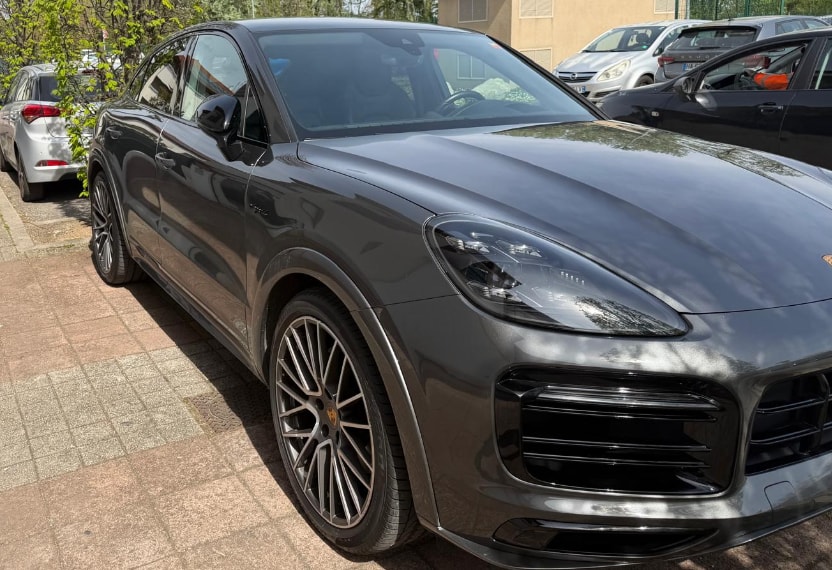 PORSCHE Cayenne Coupé E-Hybrid-image-1
