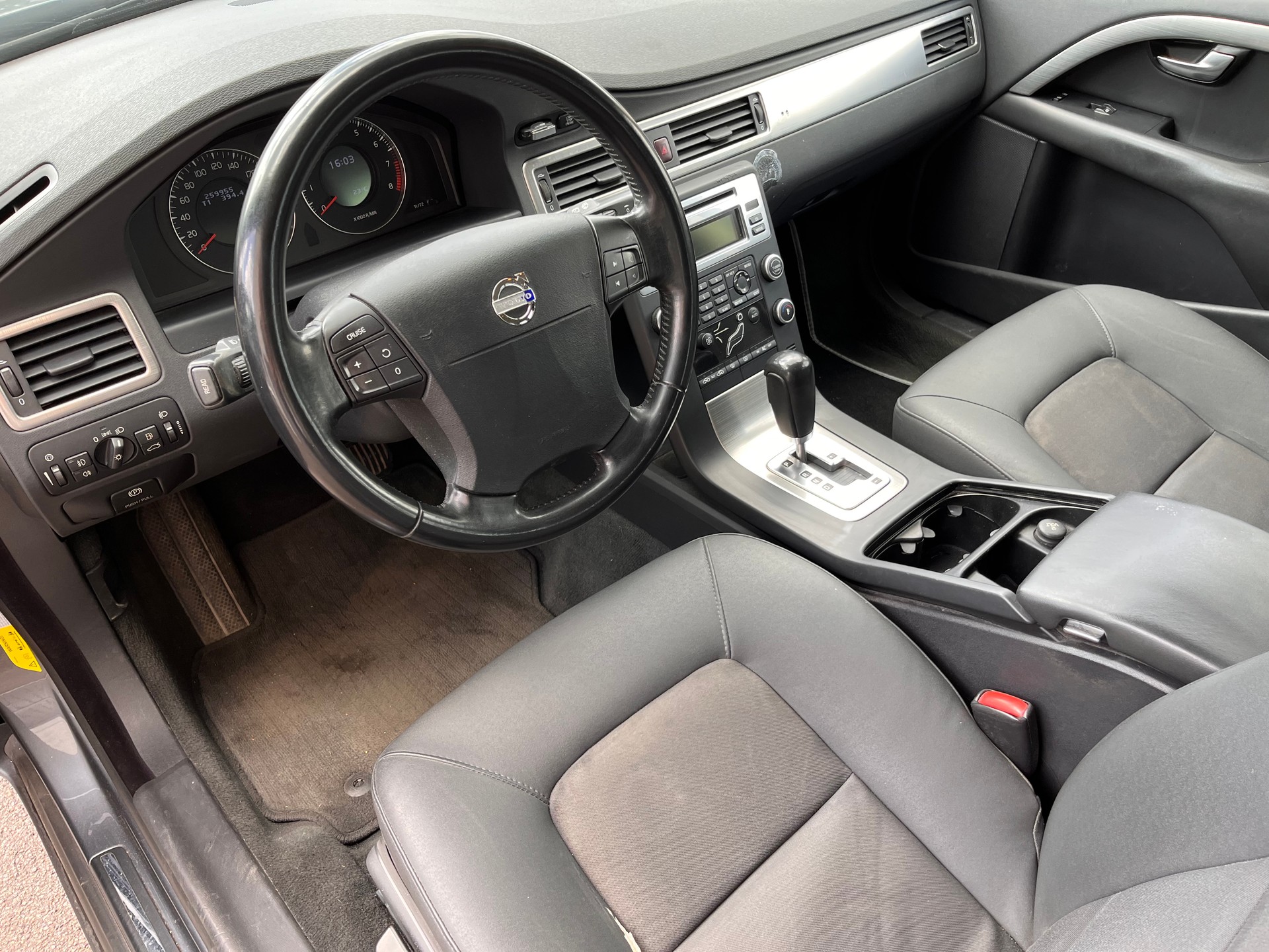 VOLVO V70 2.5T Kinetic Geartronic * AUTOMAT - AHK 1800KG *-image-8