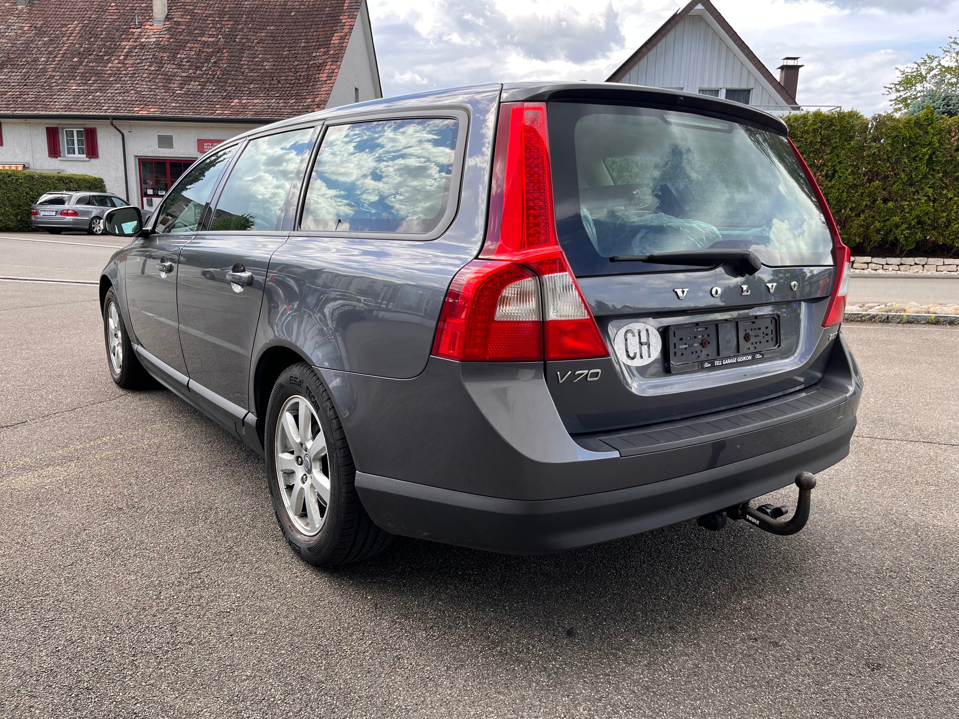 VOLVO V70 2.5T Kinetic Geartronic * AUTOMAT - AHK 1800KG *-showroom-element-2
